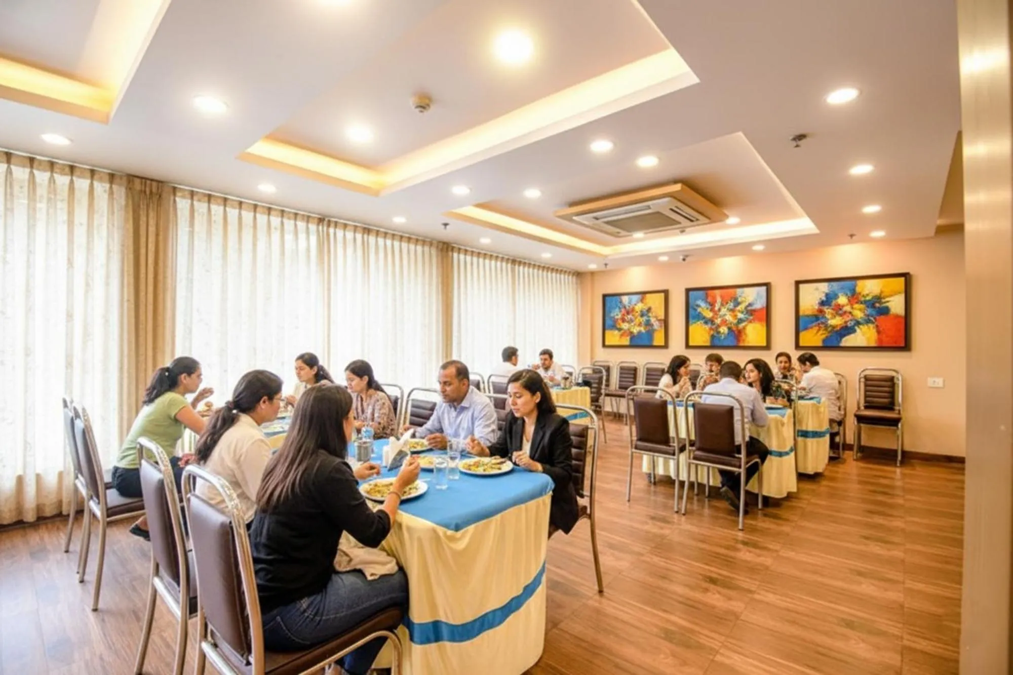 Restaurant/places to eat in FabHotel Stay Inn International - Nr Sealdah Station