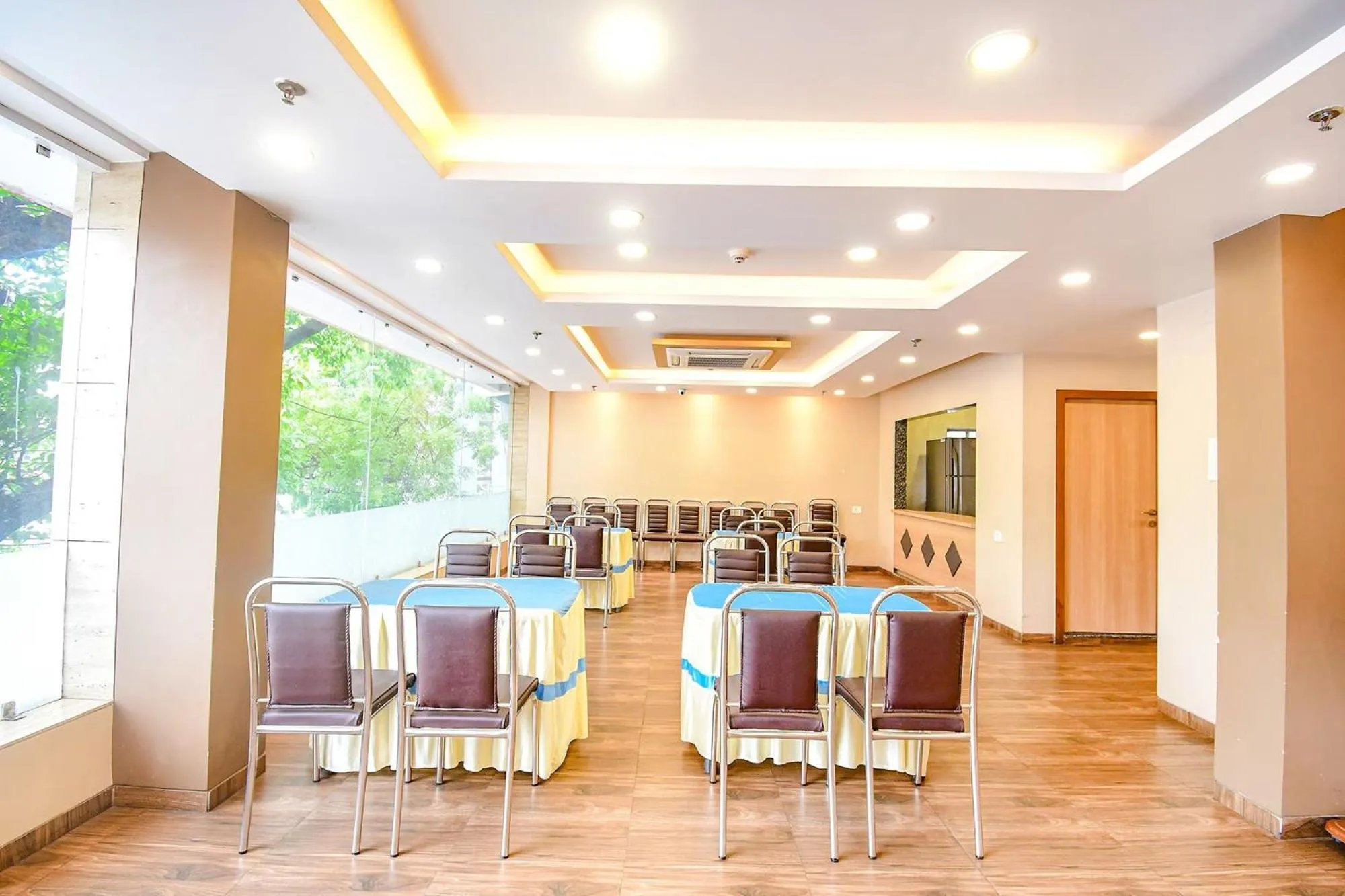 Dining area in FabHotel Stay Inn International - Nr Sealdah Station