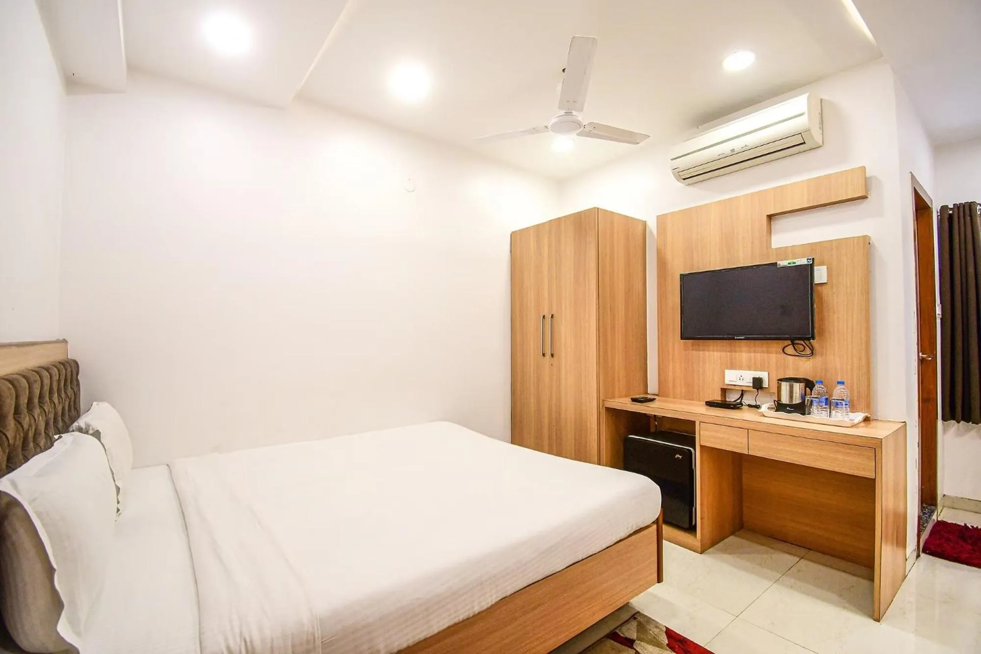 Bed in FabHotel Stay Inn International - Nr Sealdah Station