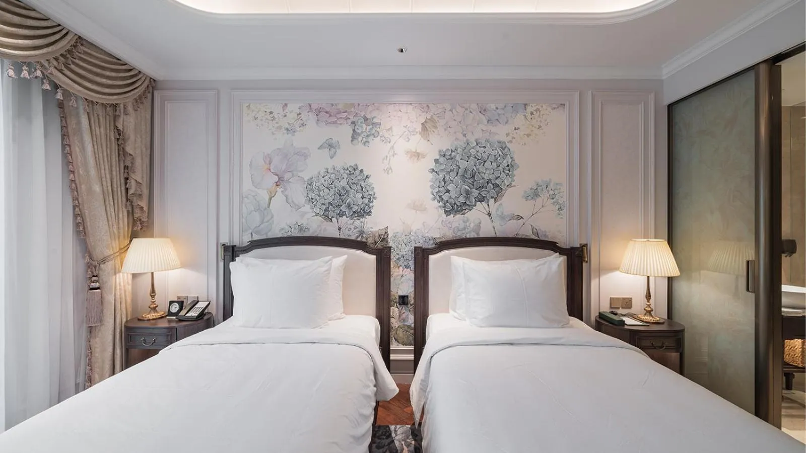 Bed in Golden Sun Hotel - Dalat