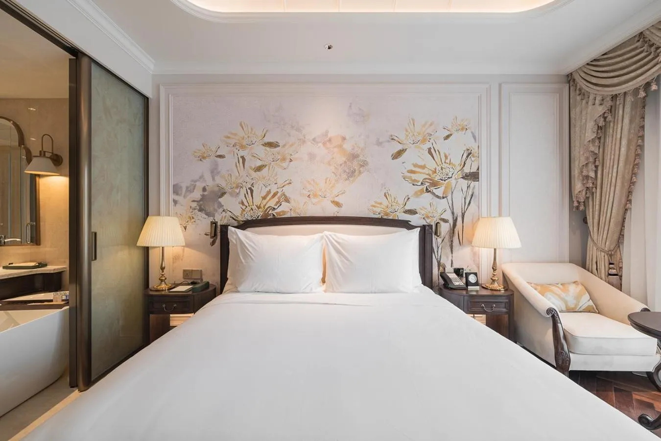 Bed in Golden Sun Hotel - Dalat