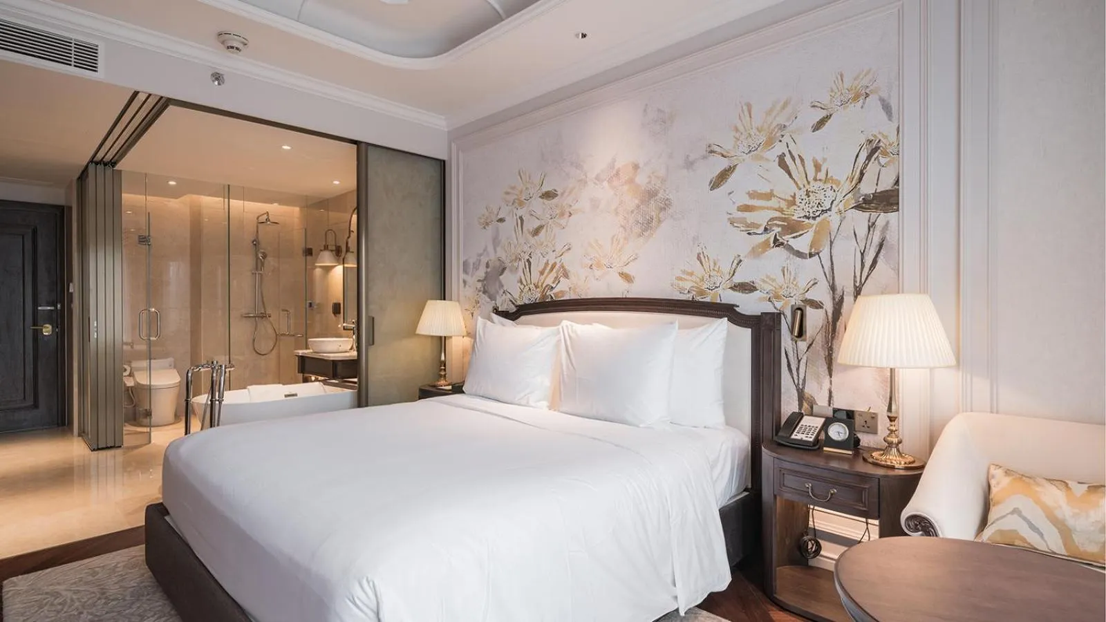 Bed in Golden Sun Hotel - Dalat