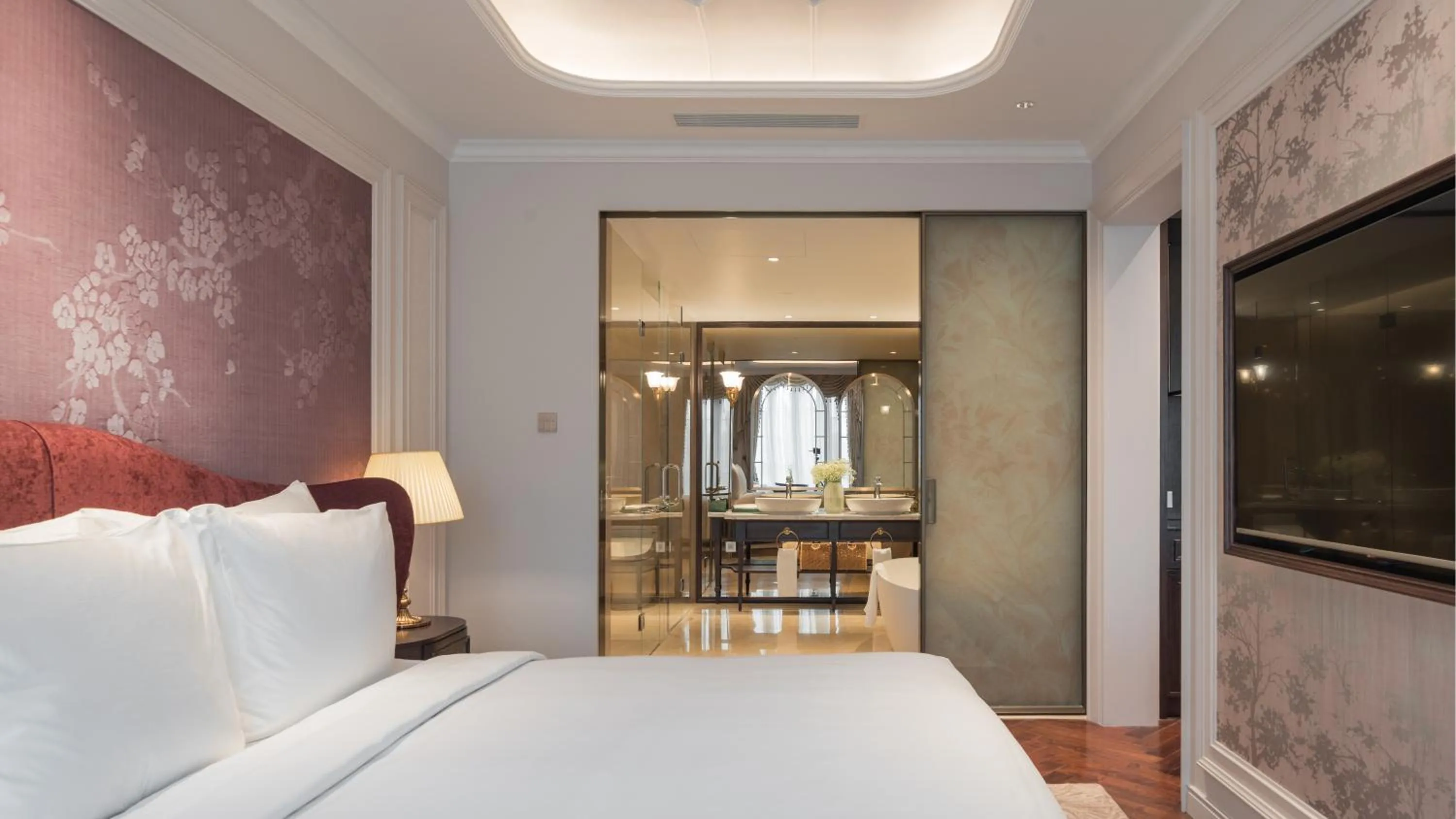 Bed in Golden Sun Hotel - Dalat