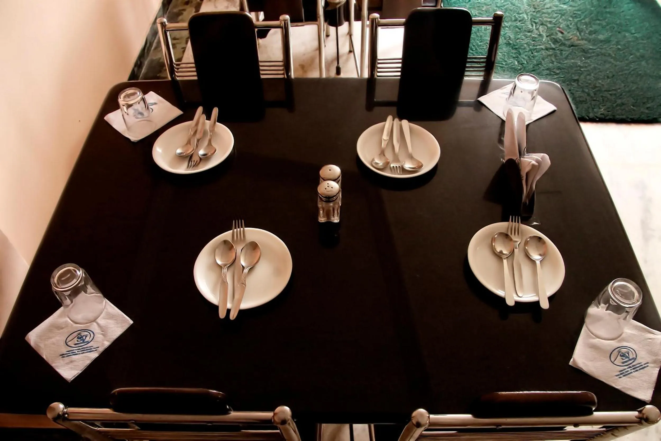 Restaurant/places to eat in Hotel SV International