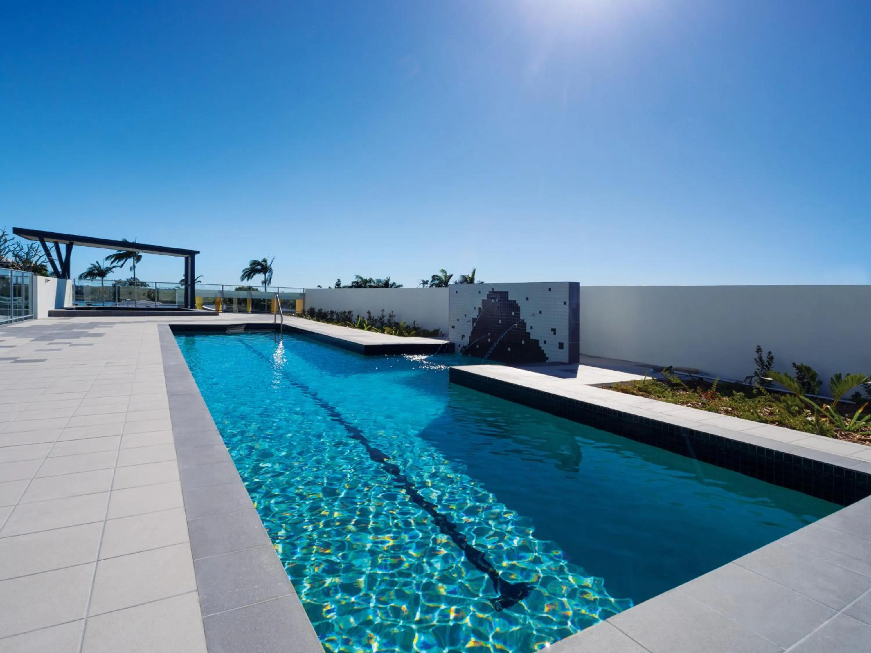 Swimming pool in Oaks Mackay Rivermarque Hotel