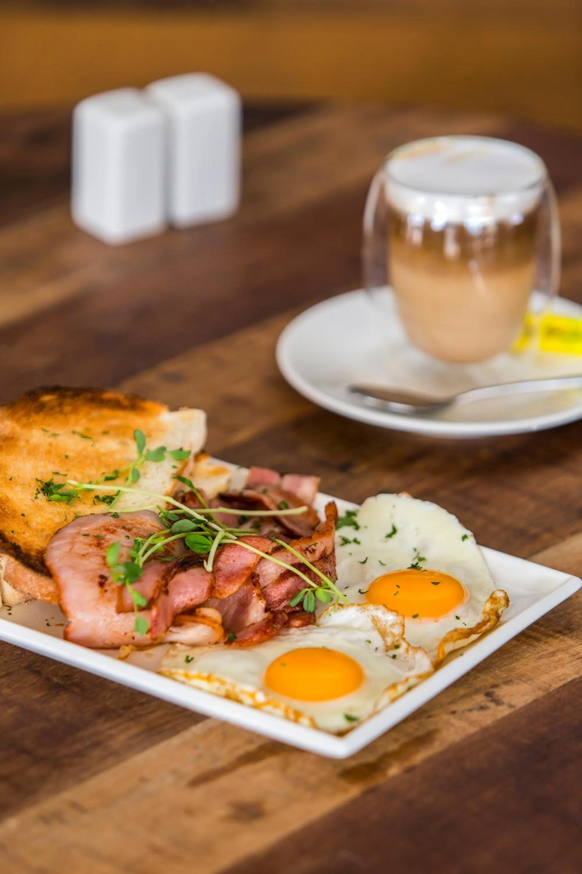 Breakfast in Oaks Mackay Rivermarque Hotel