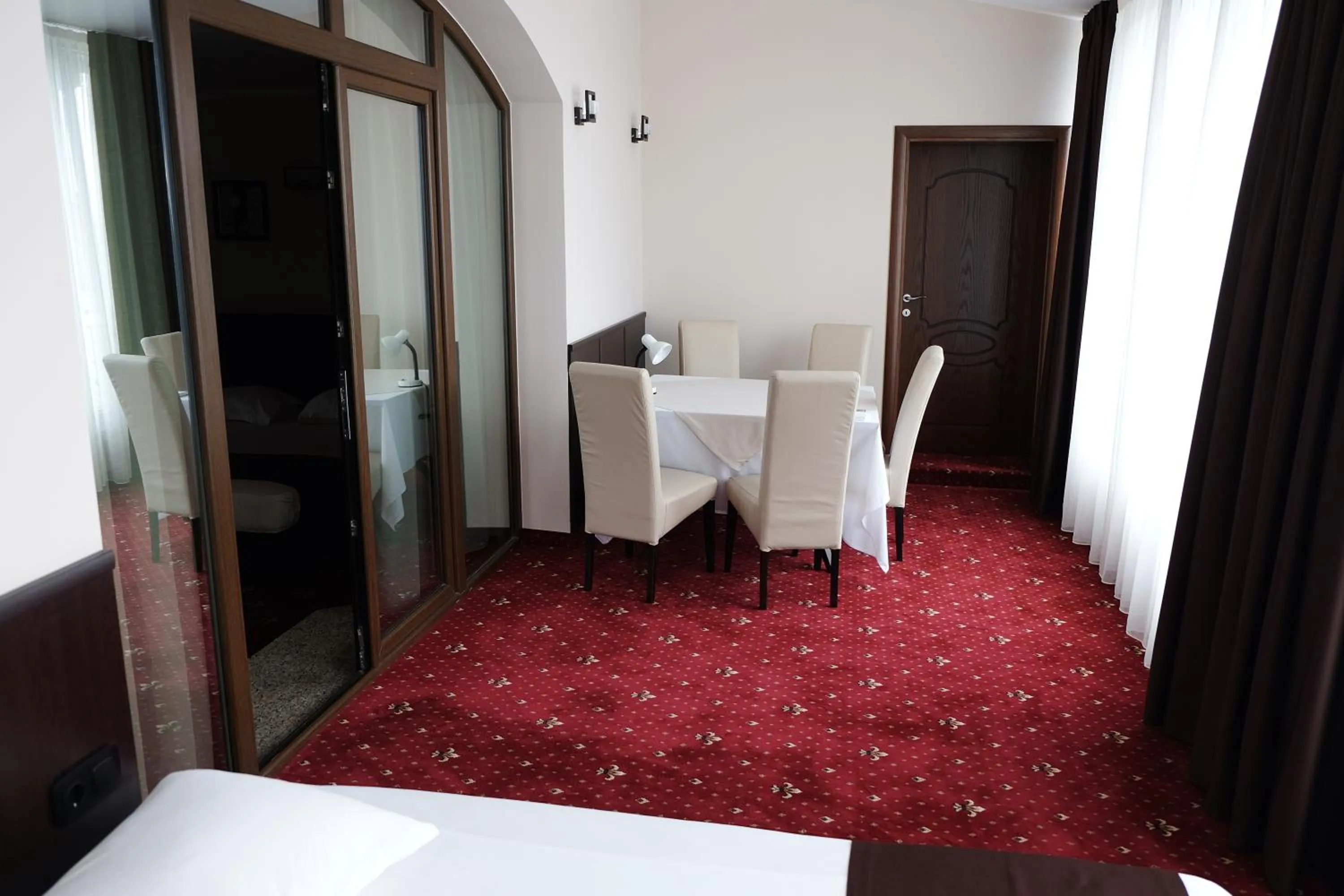 Hot Tub, Bed in Hotel Dragalevtsi