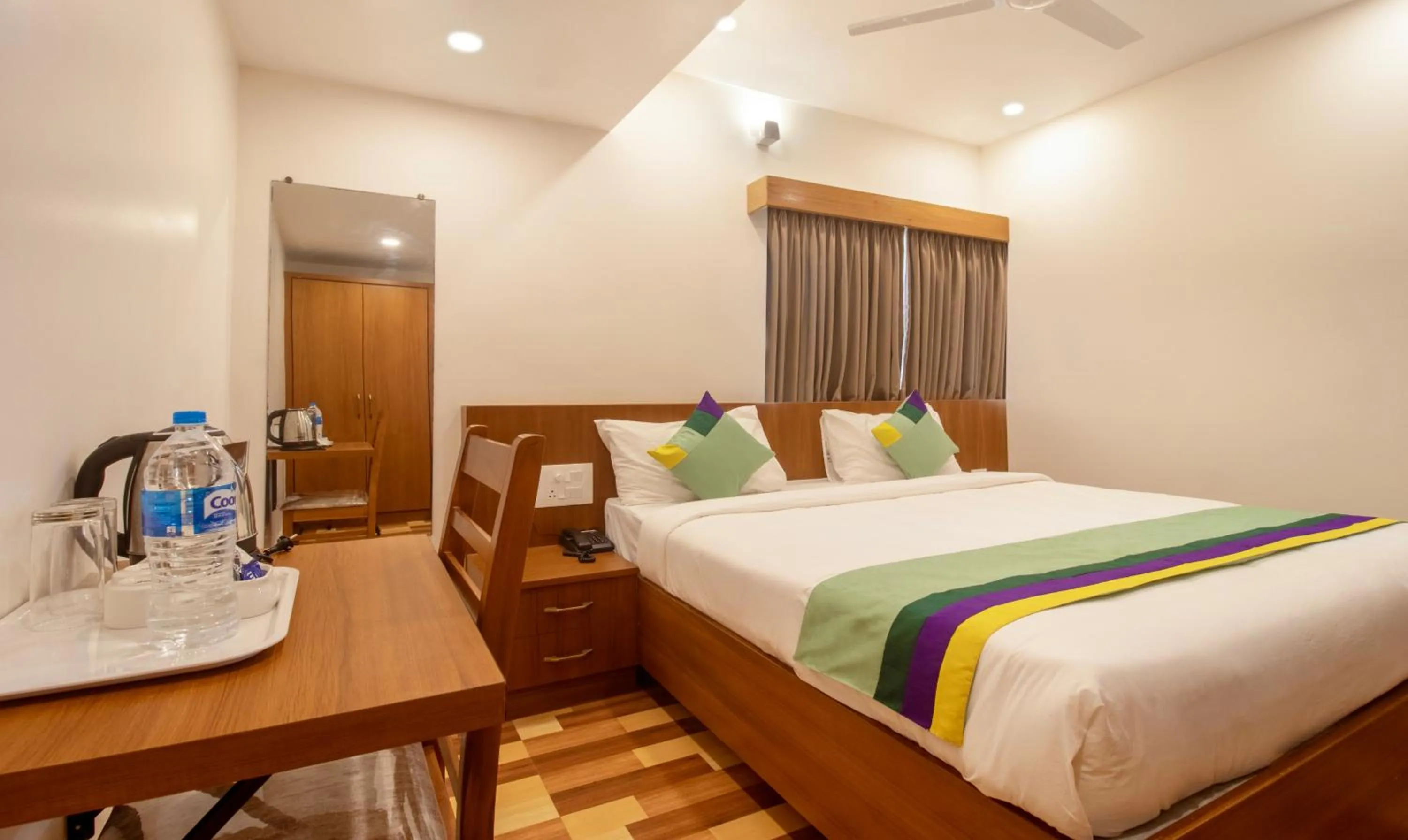 Bed in Treebo Elite Plaza, 700 Mtrs From Madikeri Fort