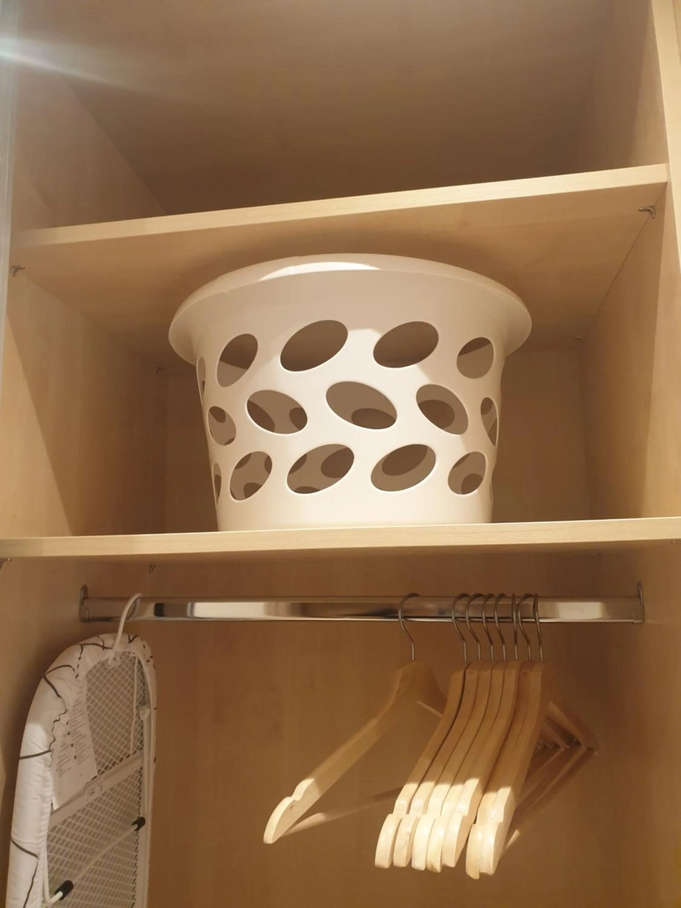 London Luxury Apartments 3 Bedroom Sleeps 8 with 3 Bathrooms 4 mins walk to tube free parking