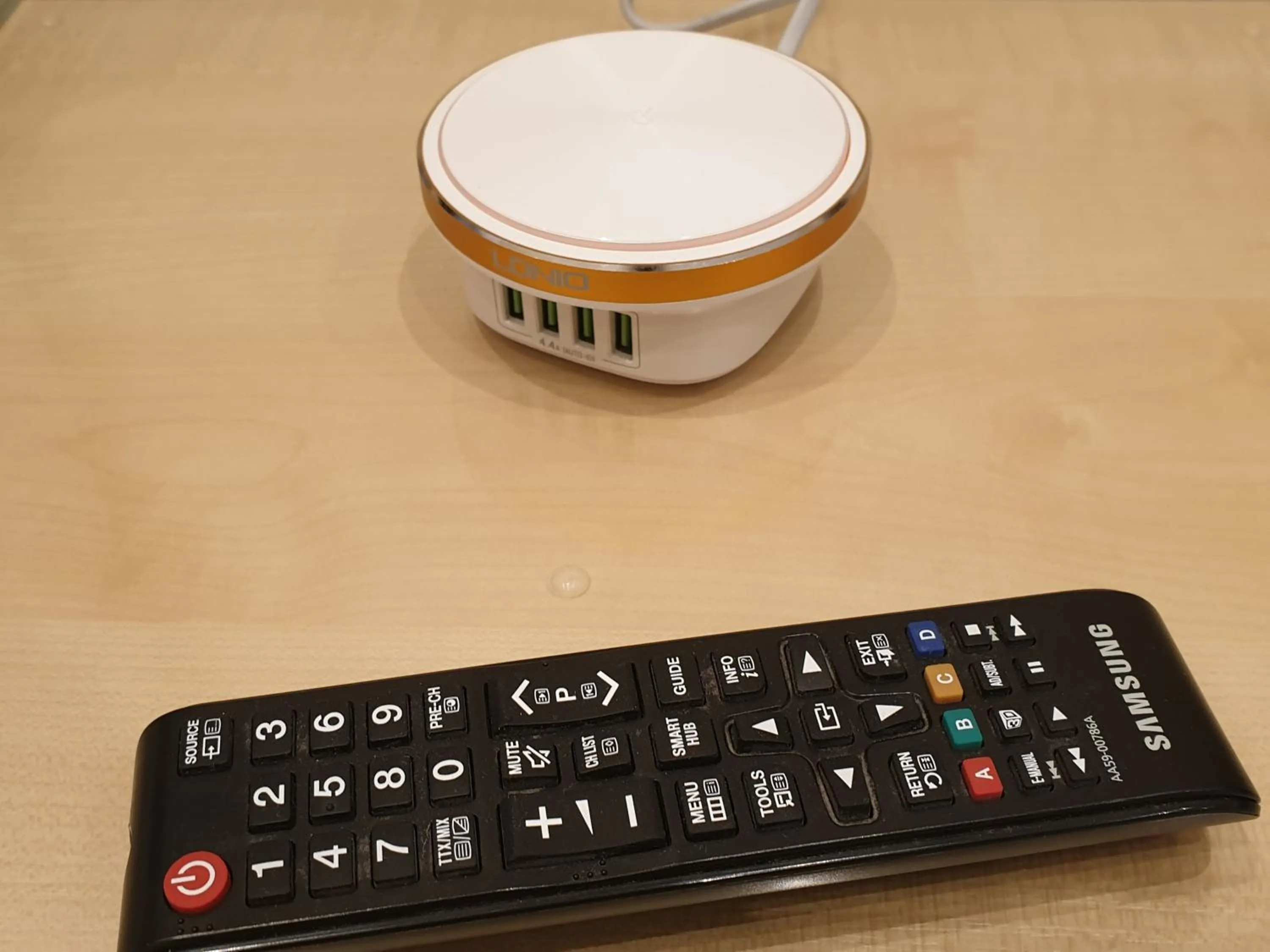 London Luxury Apartments 3 Bedroom Sleeps 8 with 3 Bathrooms 4 mins walk to tube free parking