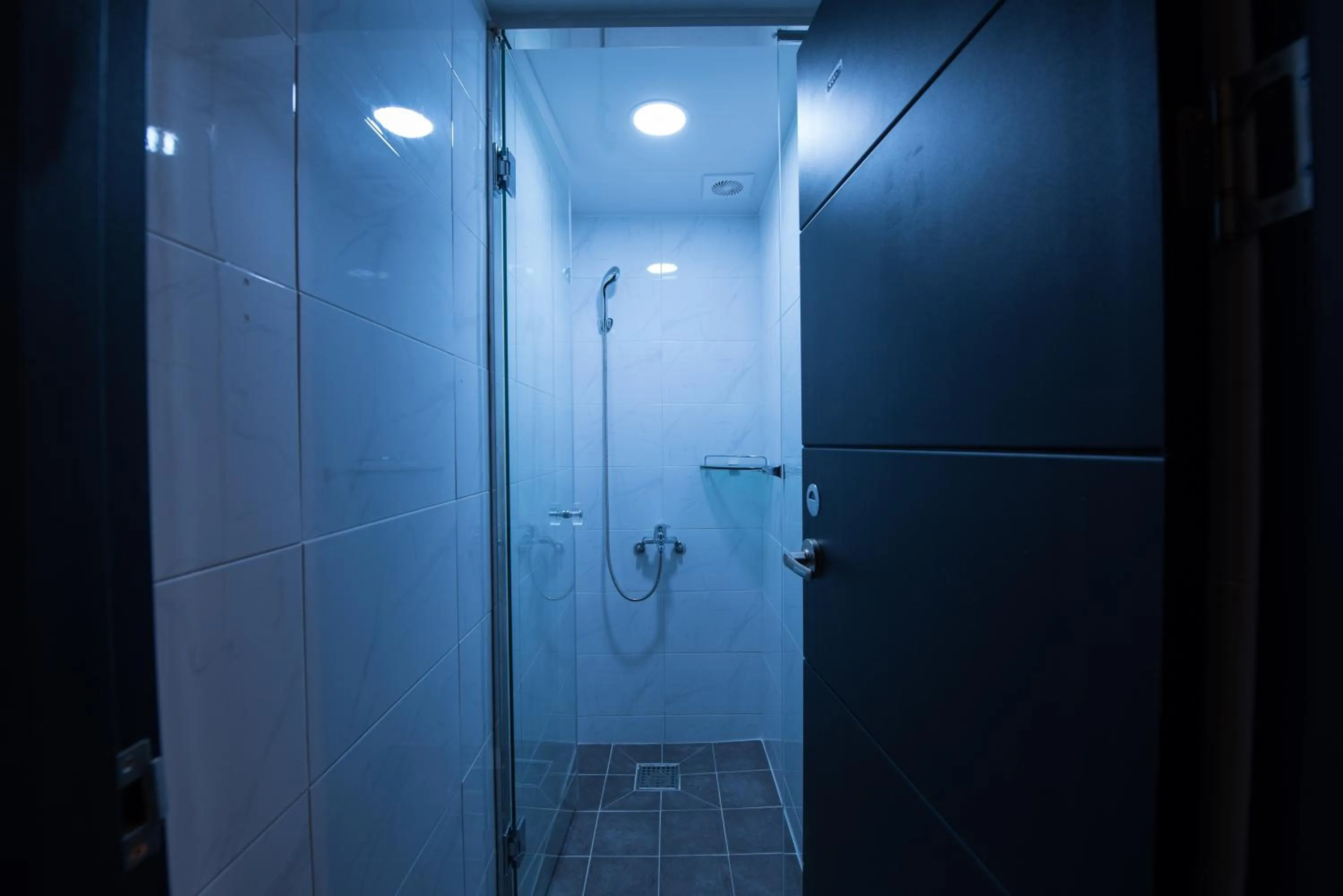 Shower in INNO Hostel & Pub Lounge Hongdae