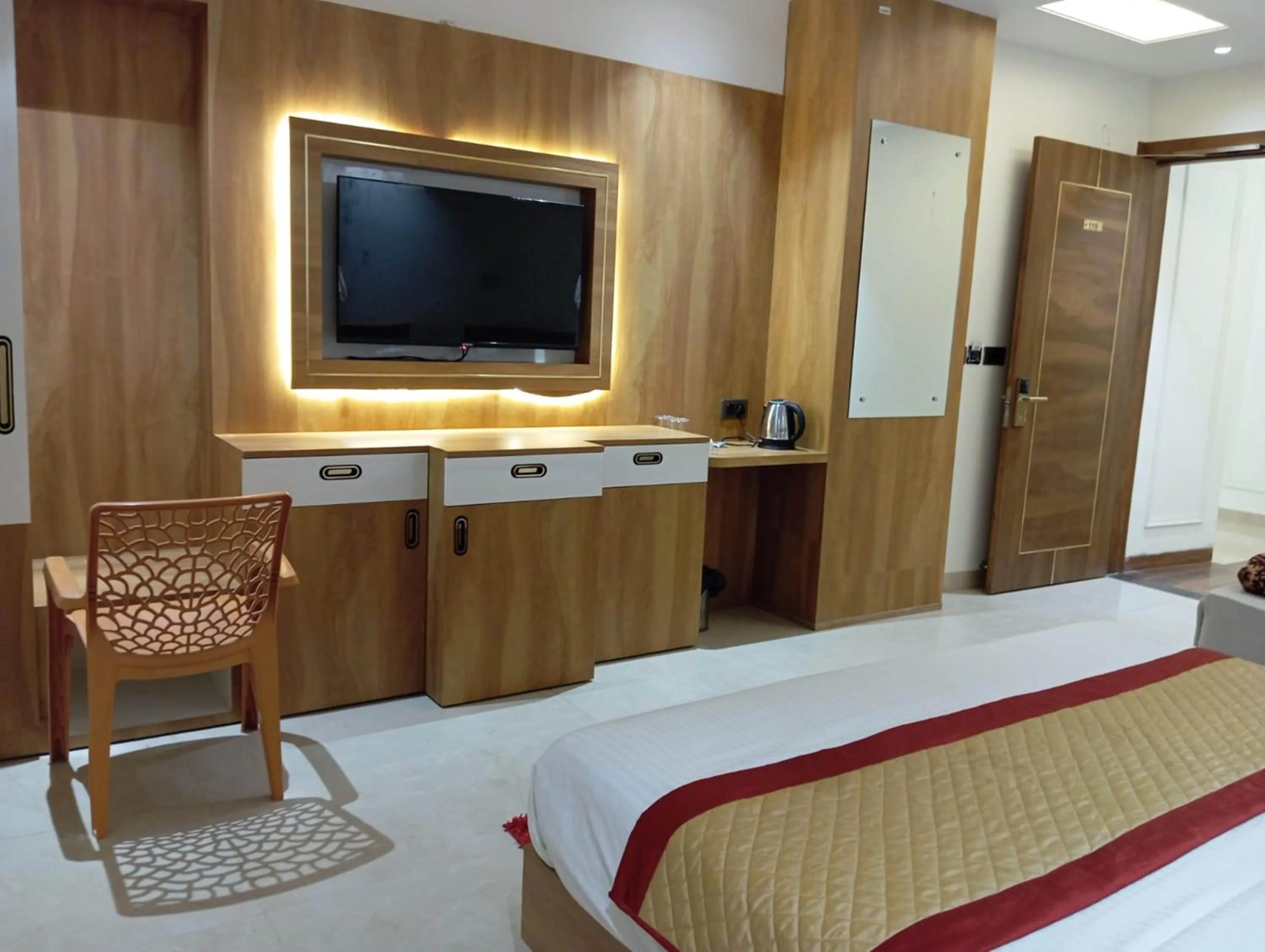 Bed in Masaga by Qcent, Gurugram