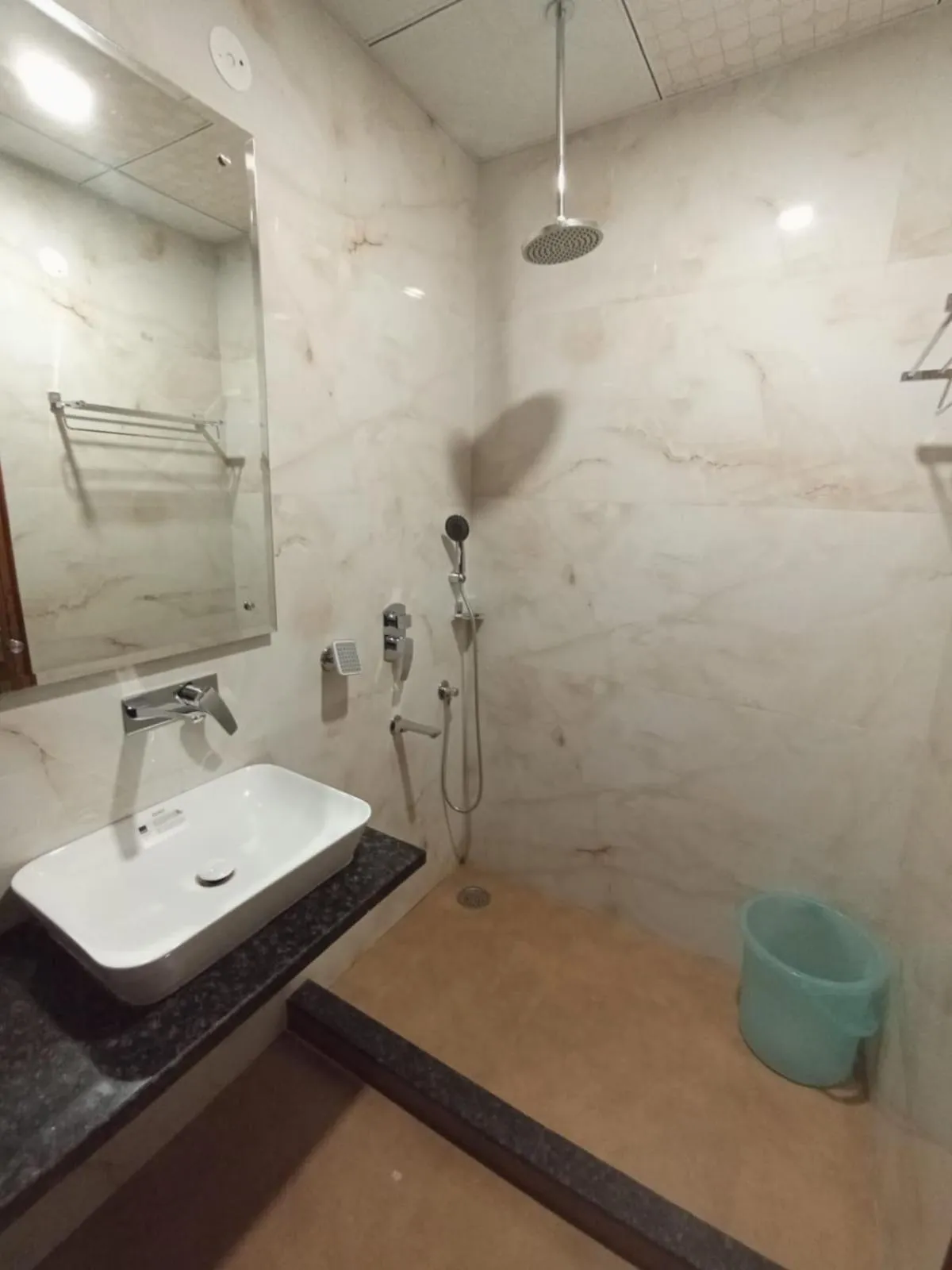 Bathroom in Masaga by Qcent, Gurugram