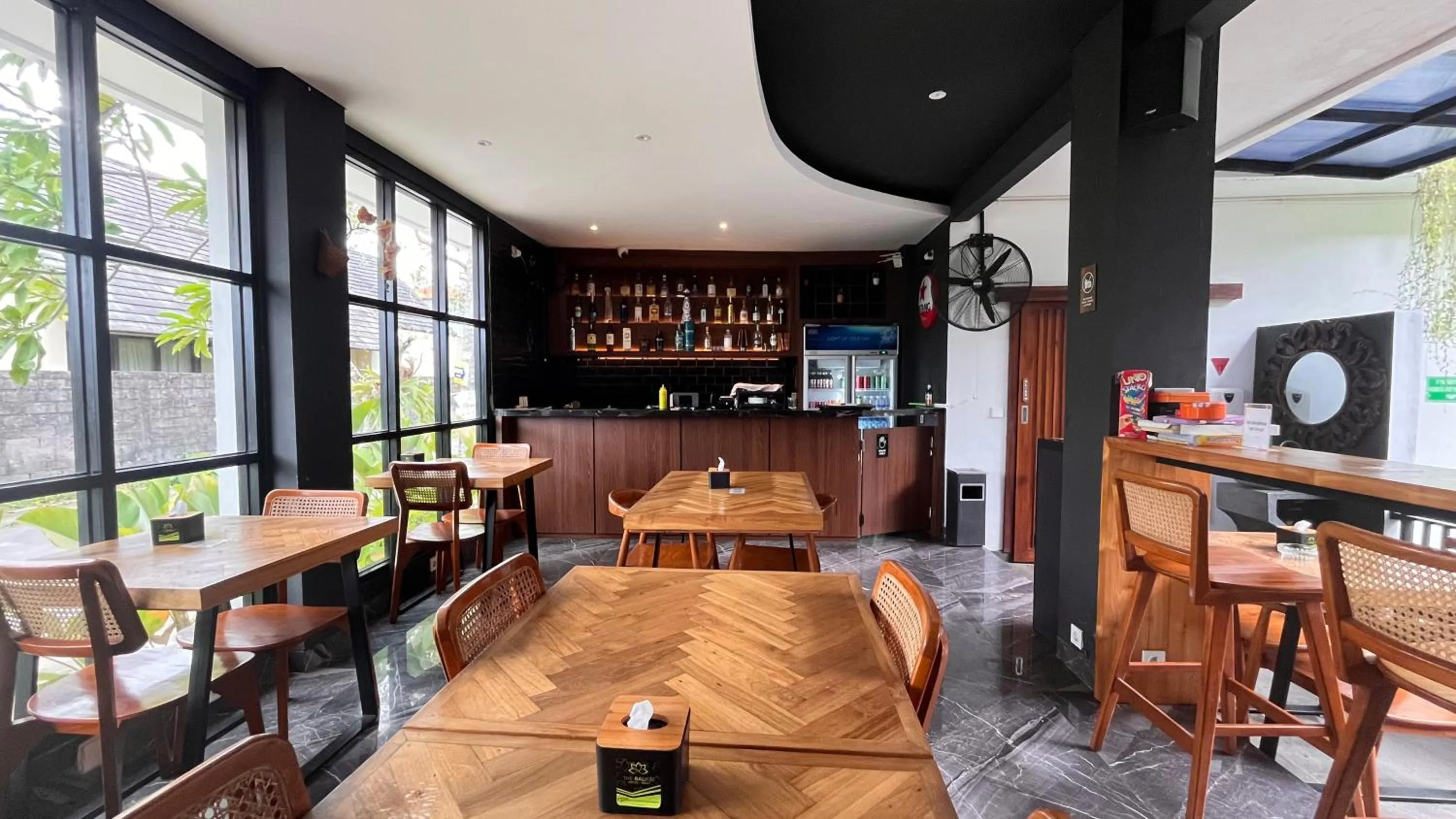 Restaurant/places to eat in The Baliem Hotel