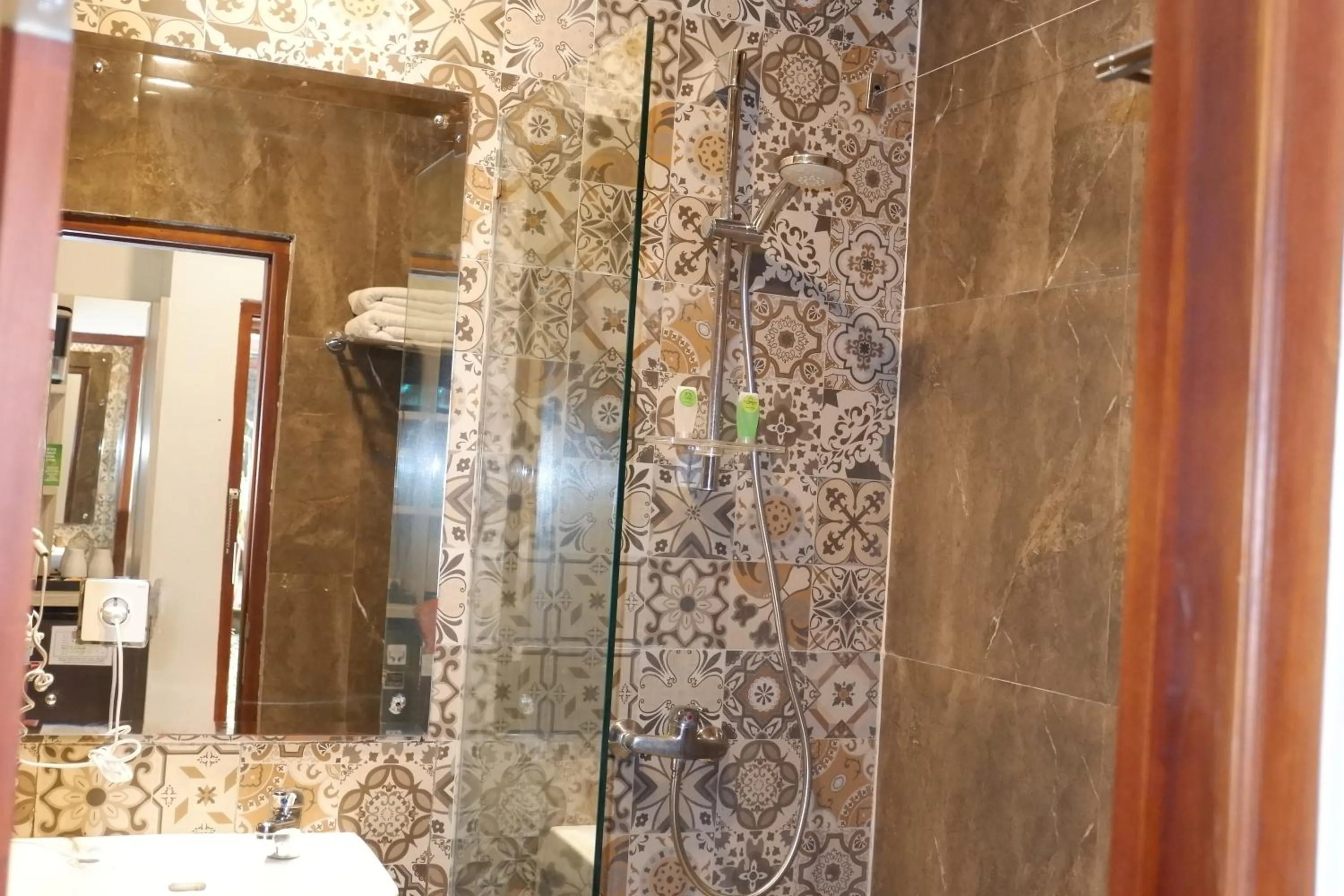 Shower in The Baliem Hotel