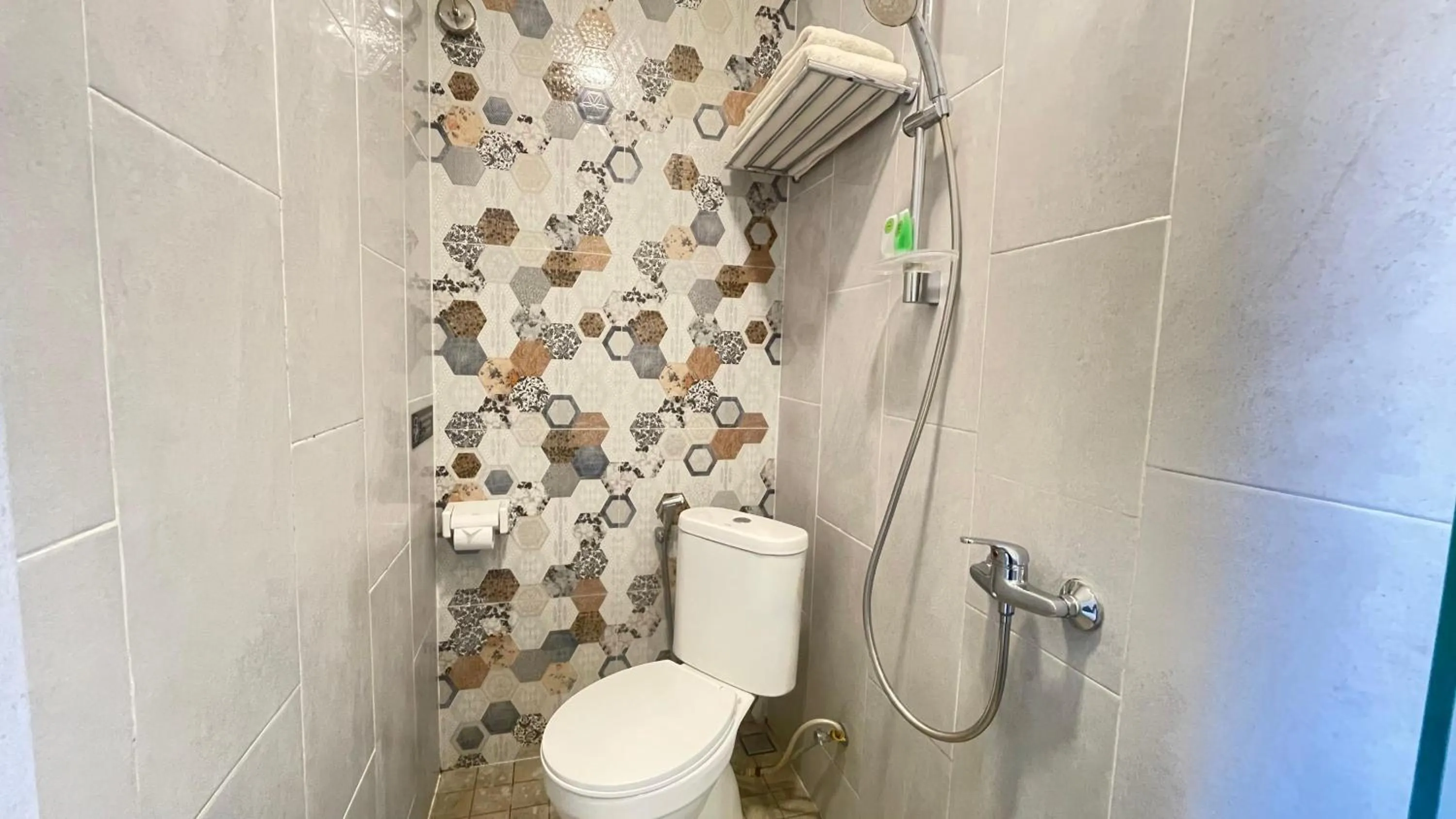 Shower in The Baliem Hotel