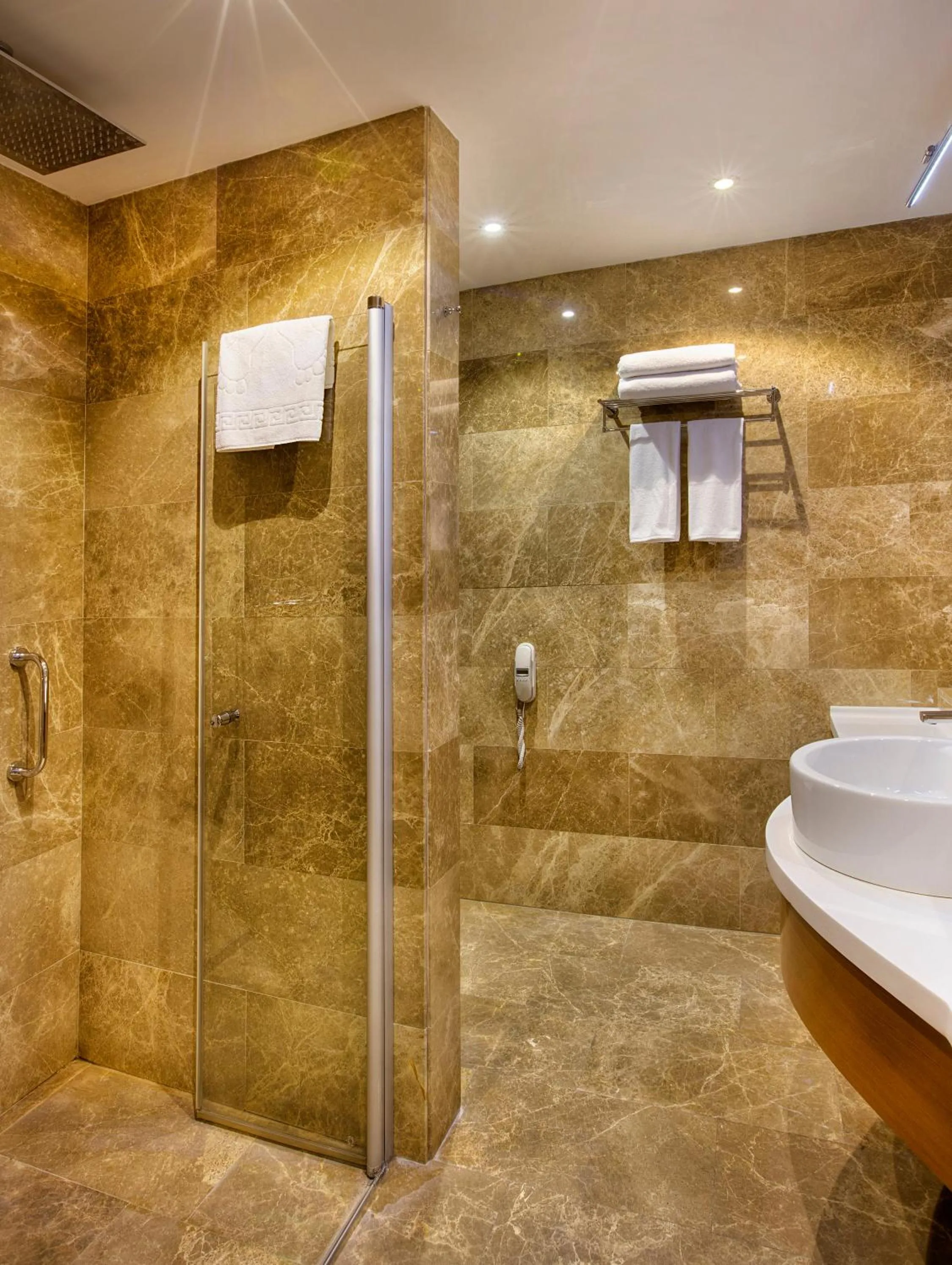 Bathroom in Hilton Garden Inn Kocaeli Sekerpinar