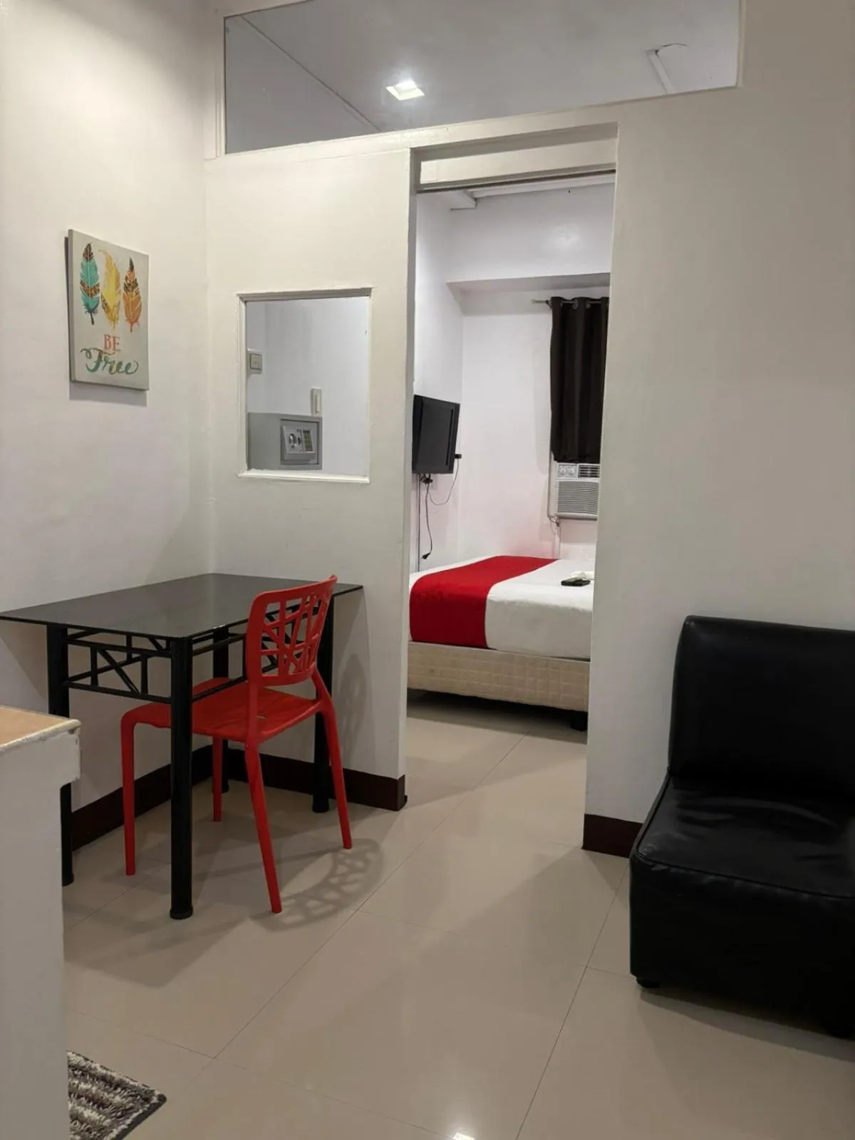 Dining area, Bed in Makati Poblacion Hotel