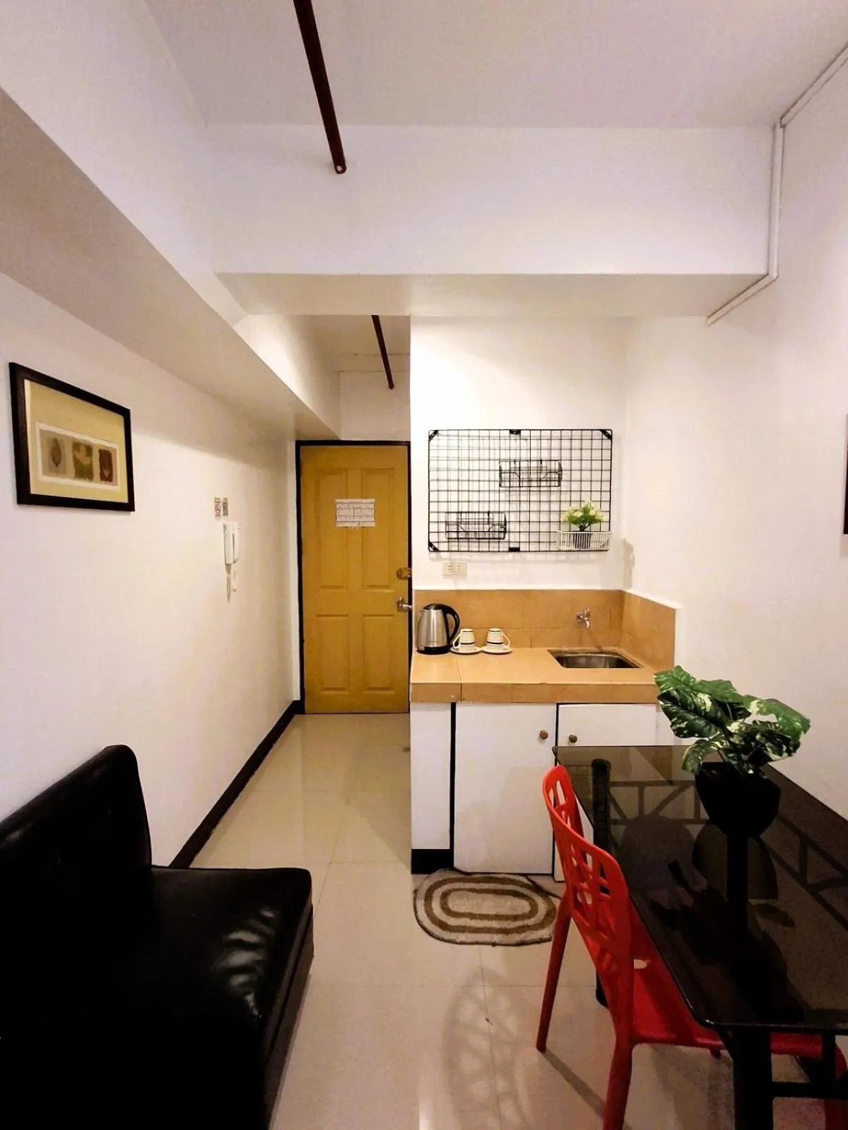 Kitchen or kitchenette in Makati Poblacion Hotel