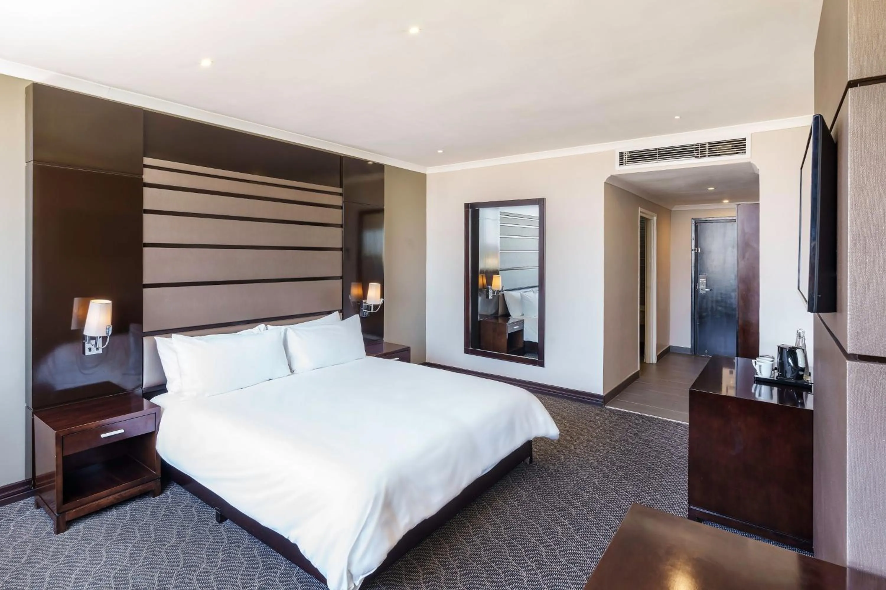Photo of the whole room, Bed in Protea Hotel by Marriott Lusaka Tower
