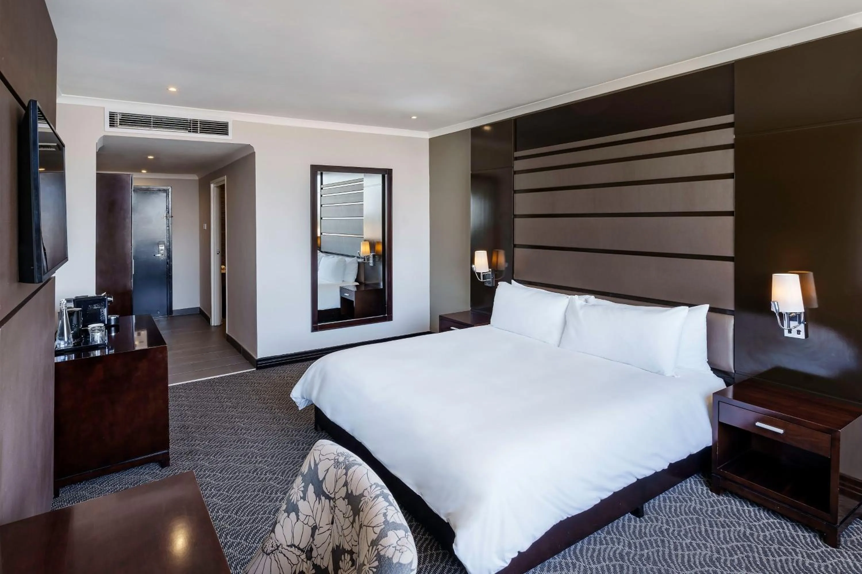 Photo of the whole room, Bed in Protea Hotel by Marriott Lusaka Tower