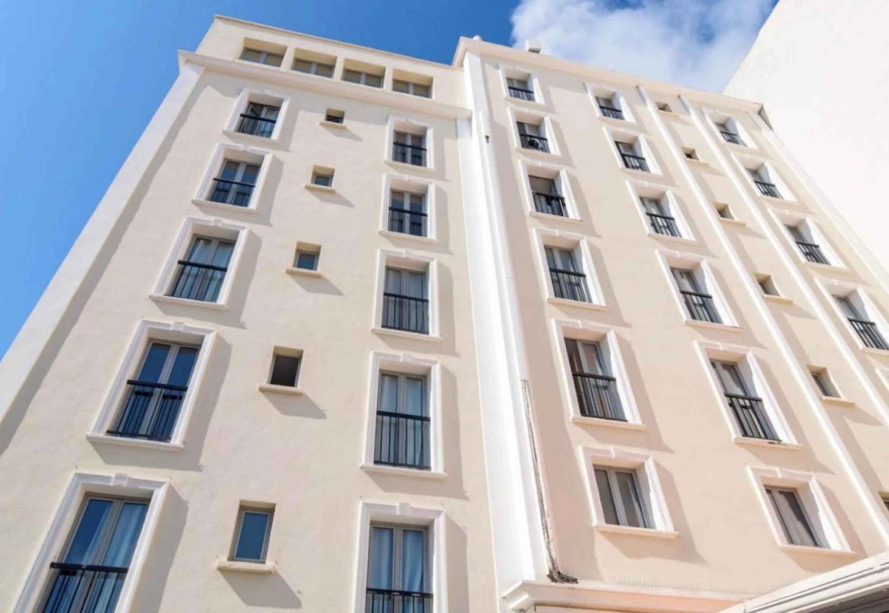 Property building in B&B HOTEL Antibes Juan-les-Pins