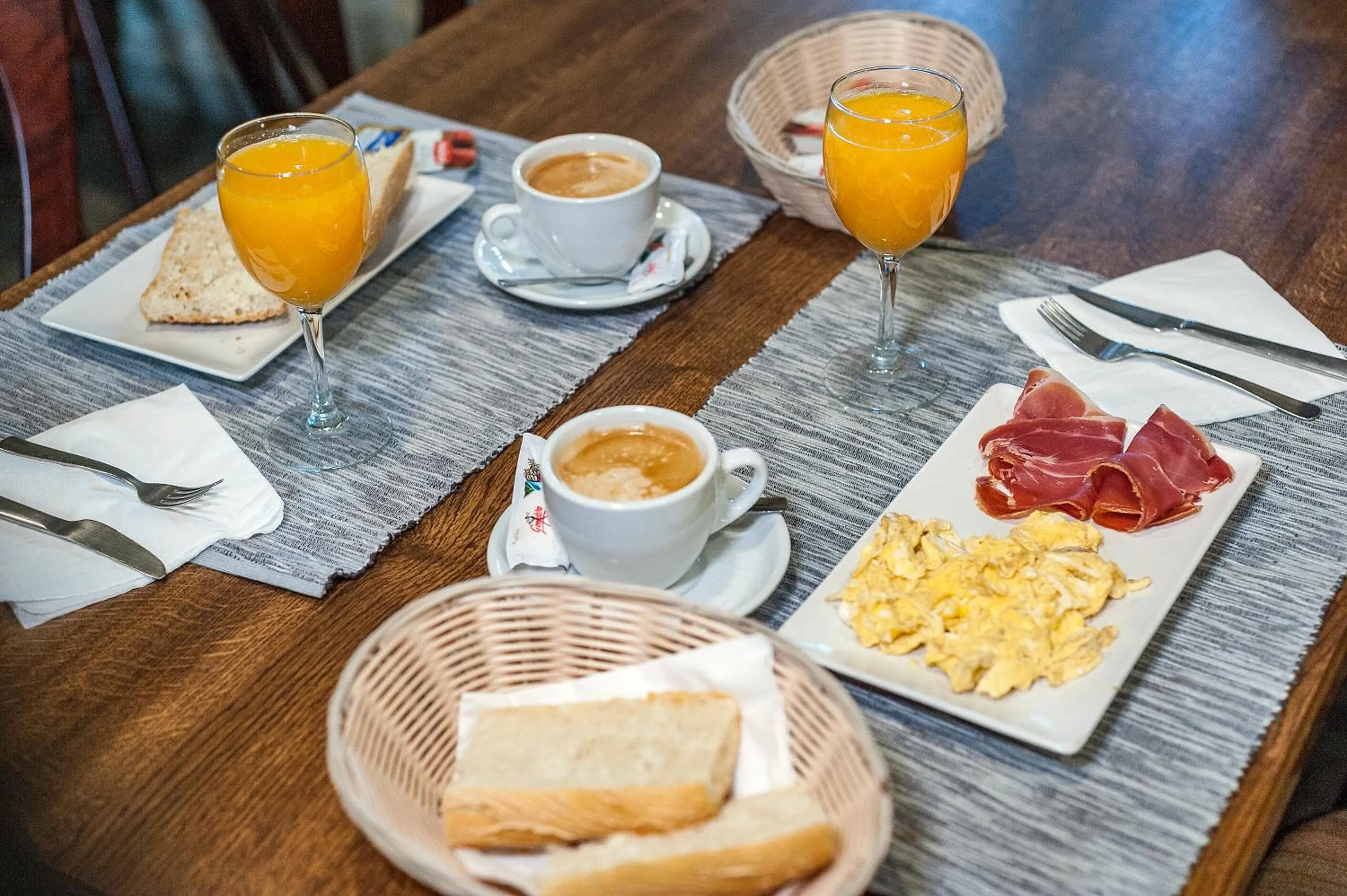 Food and drinks in Albergue turístico "La Fábrica"