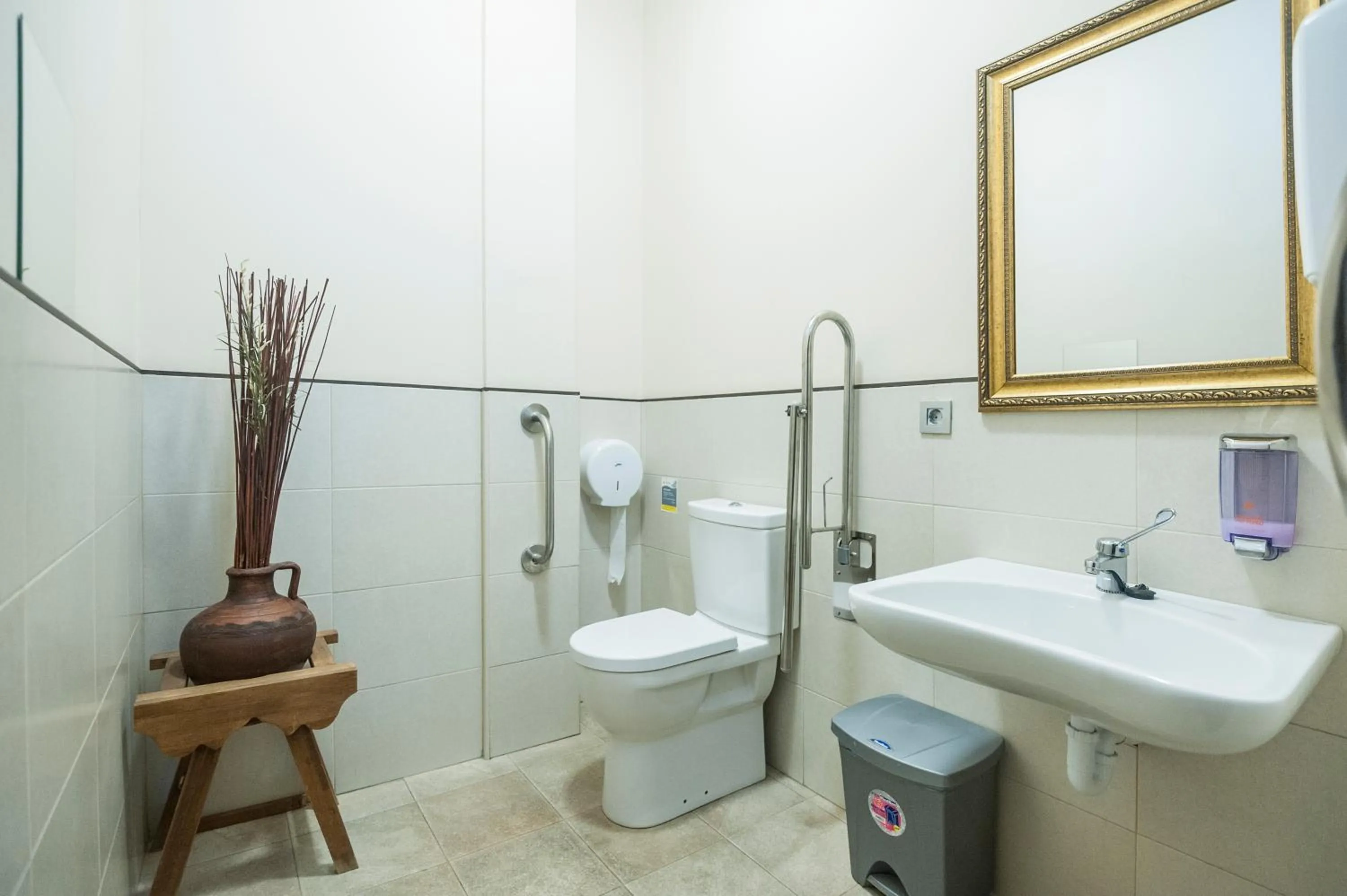 Toilet in Albergue turístico "La Fábrica"