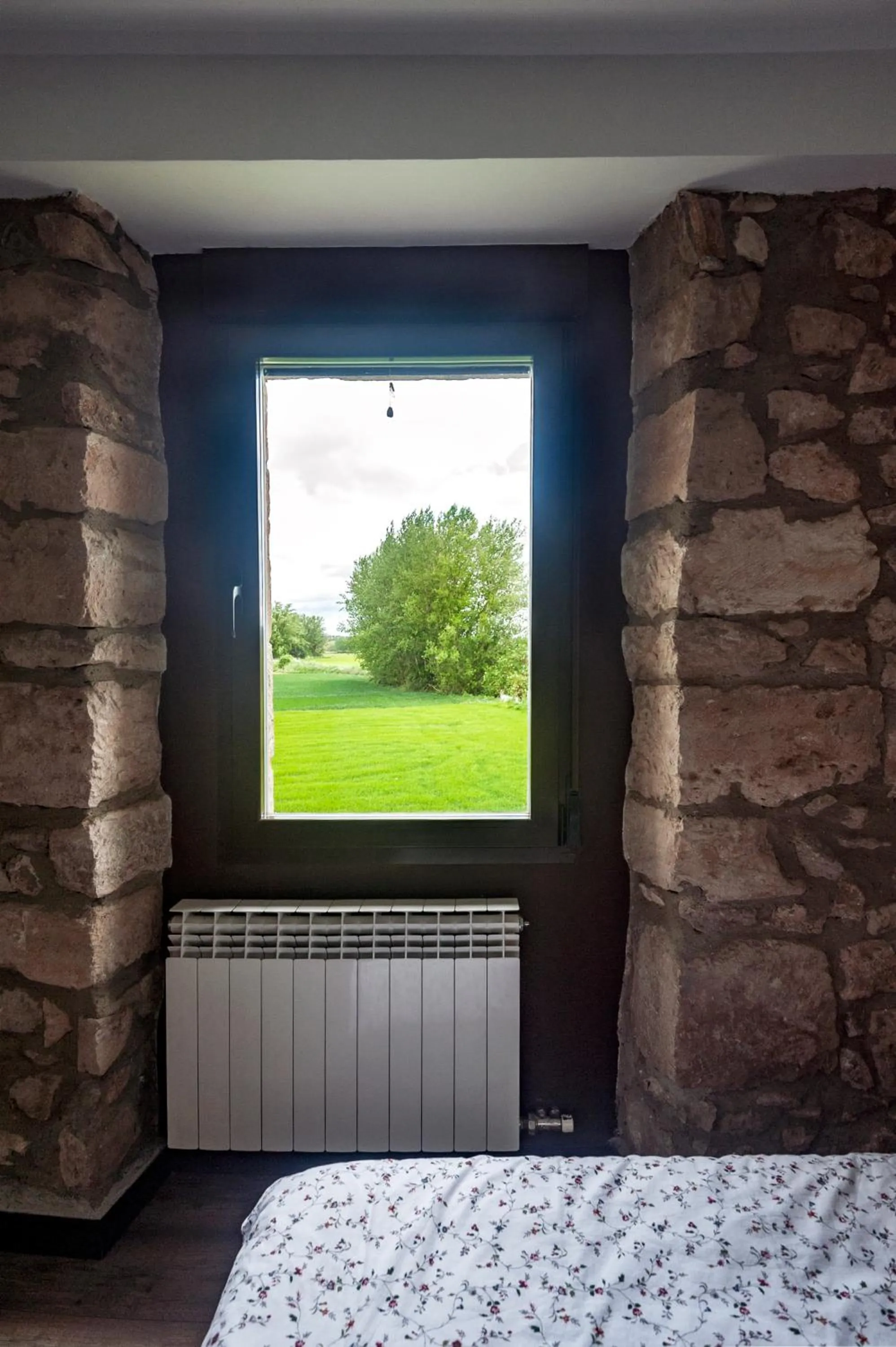 Spring, Bed in Albergue turístico "La Fábrica"