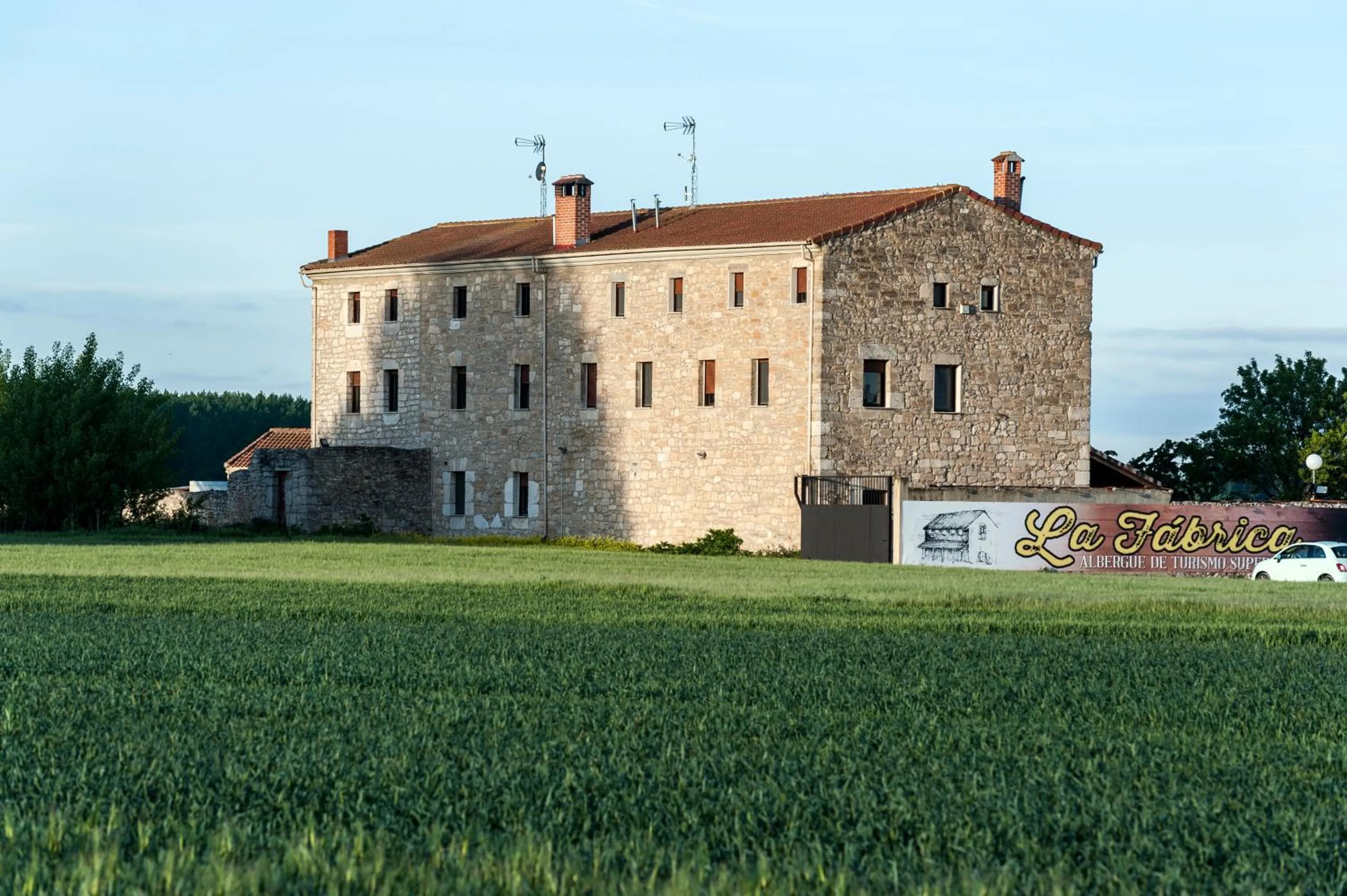 Property building in Albergue turístico "La Fábrica"
