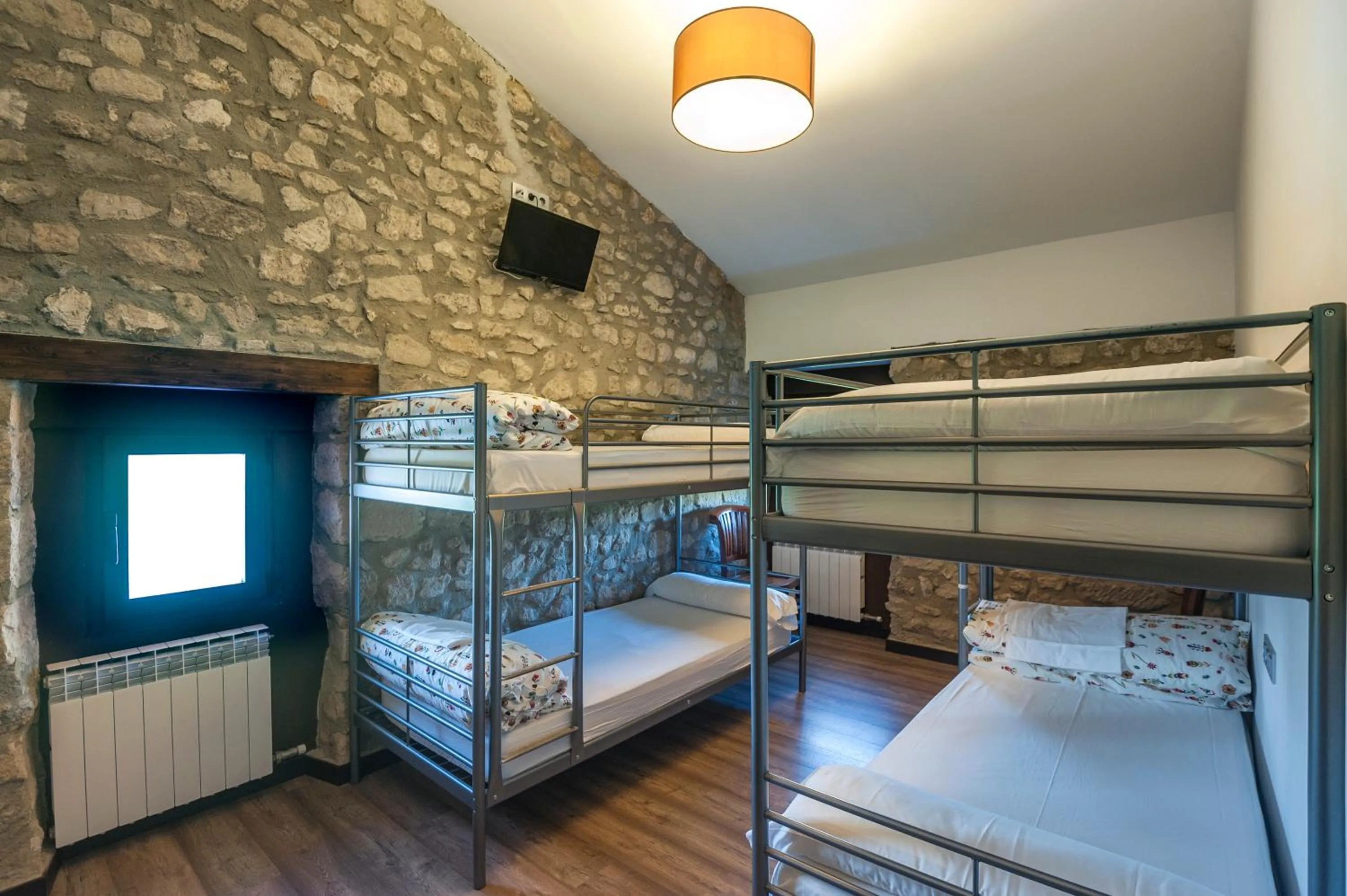 TV and multimedia, Bed in Albergue turístico "La Fábrica"