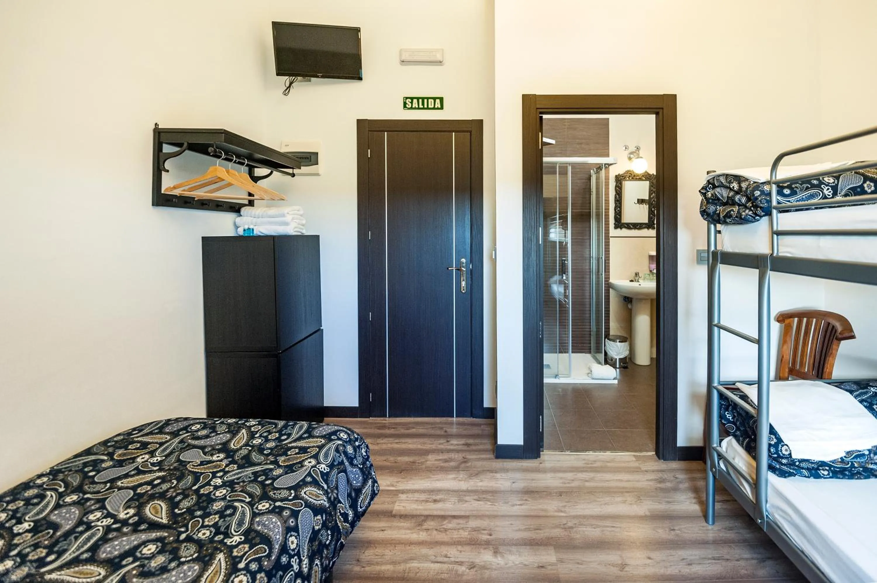 TV and multimedia, Bed in Albergue turístico "La Fábrica"