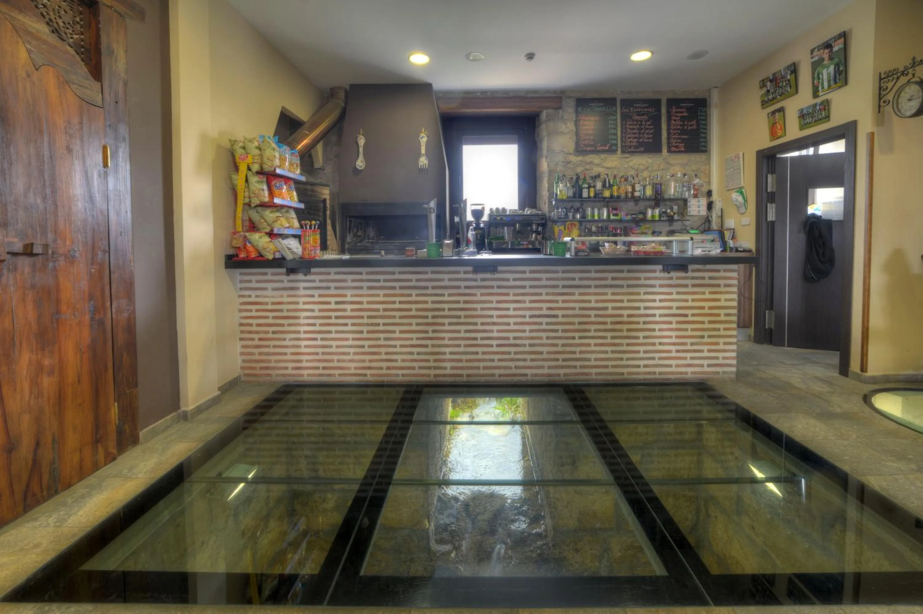 Restaurant/places to eat in Albergue turístico "La Fábrica"