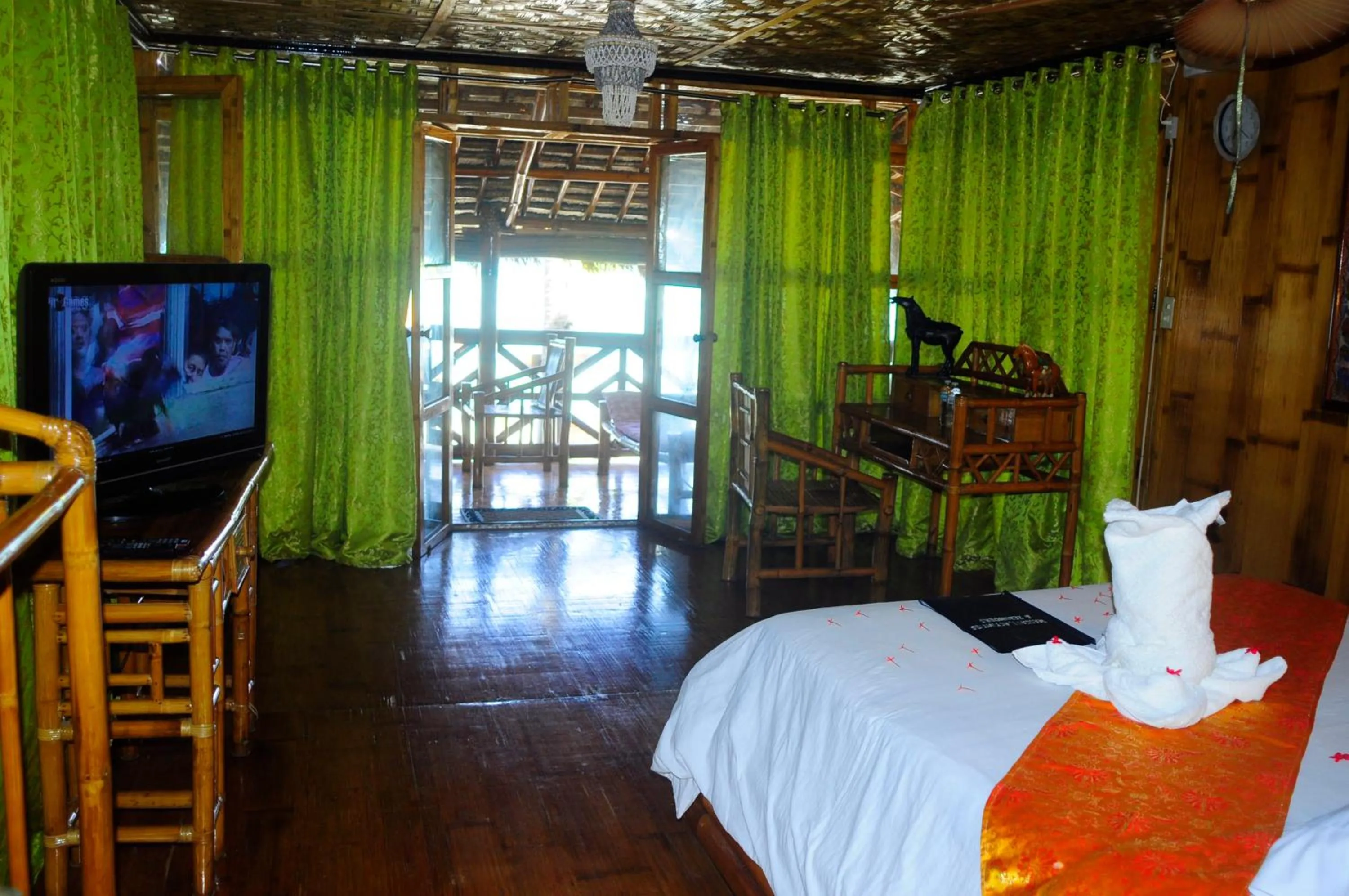 TV and multimedia, Bed in The Coral Blue Oriental Beach Villas and Suites
