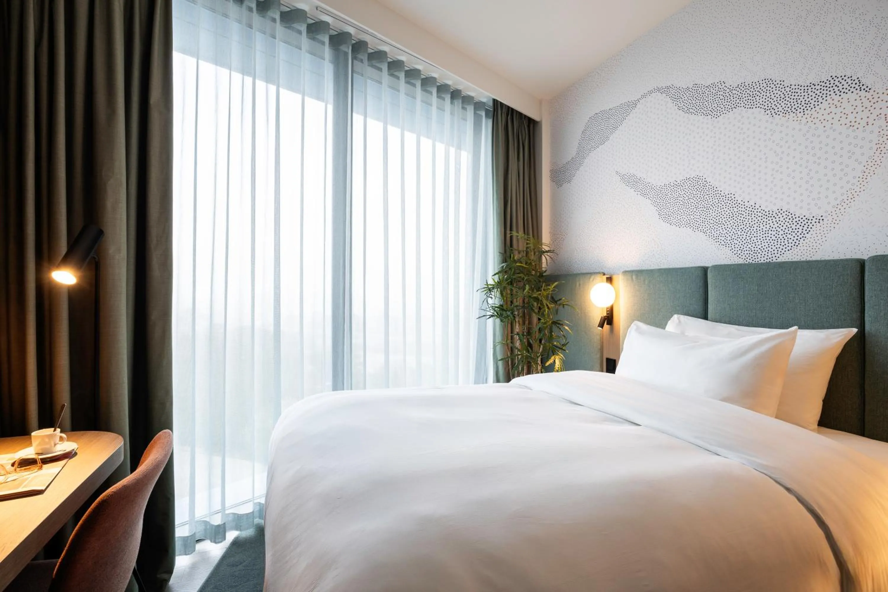 Photo of the whole room, Bed in voco Brussels City North by IHG