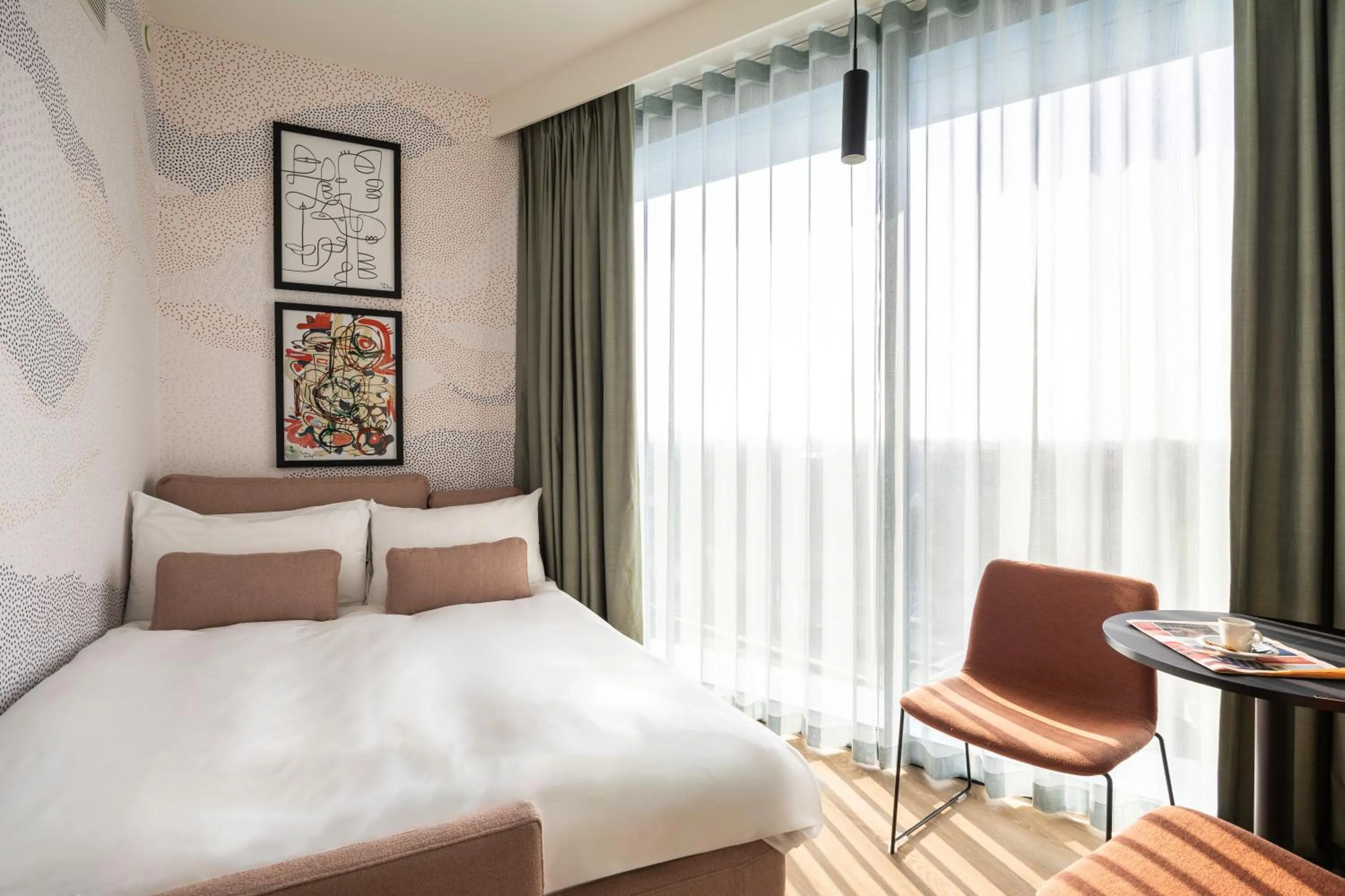 Bedroom, Bed in voco Brussels City North by IHG