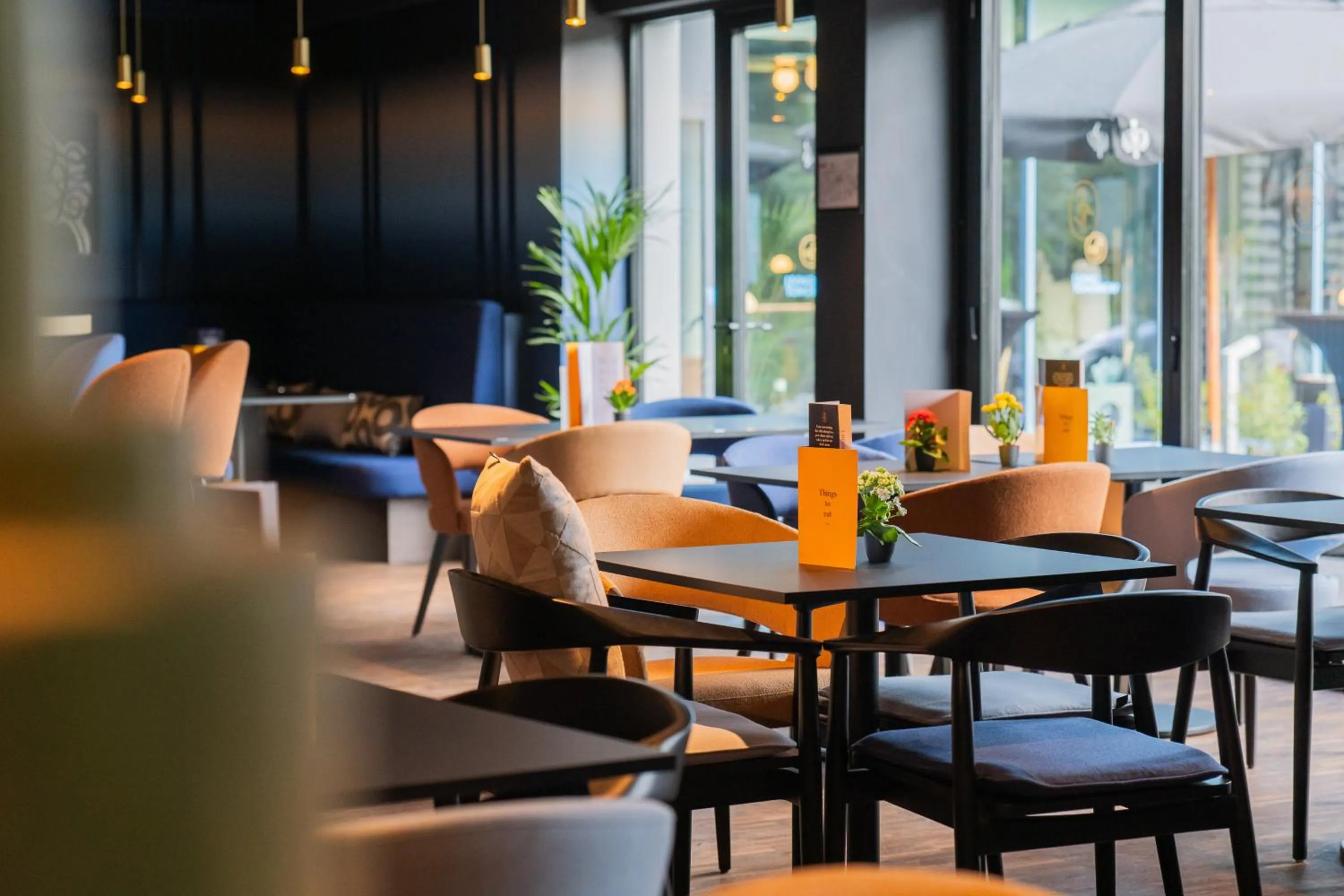 Lounge or bar in voco Brussels City North by IHG