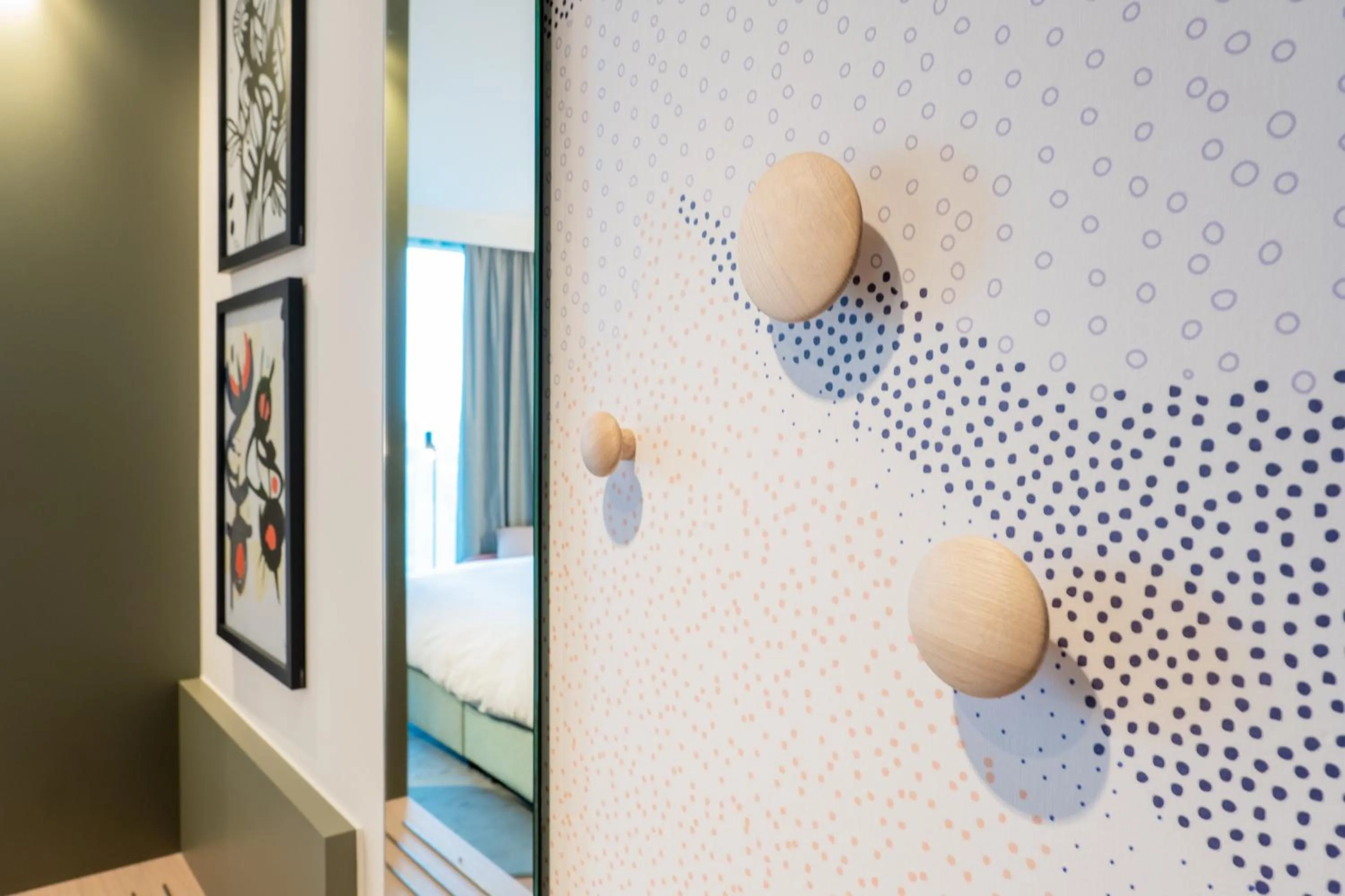 Photo of the whole room in voco Brussels City North by IHG