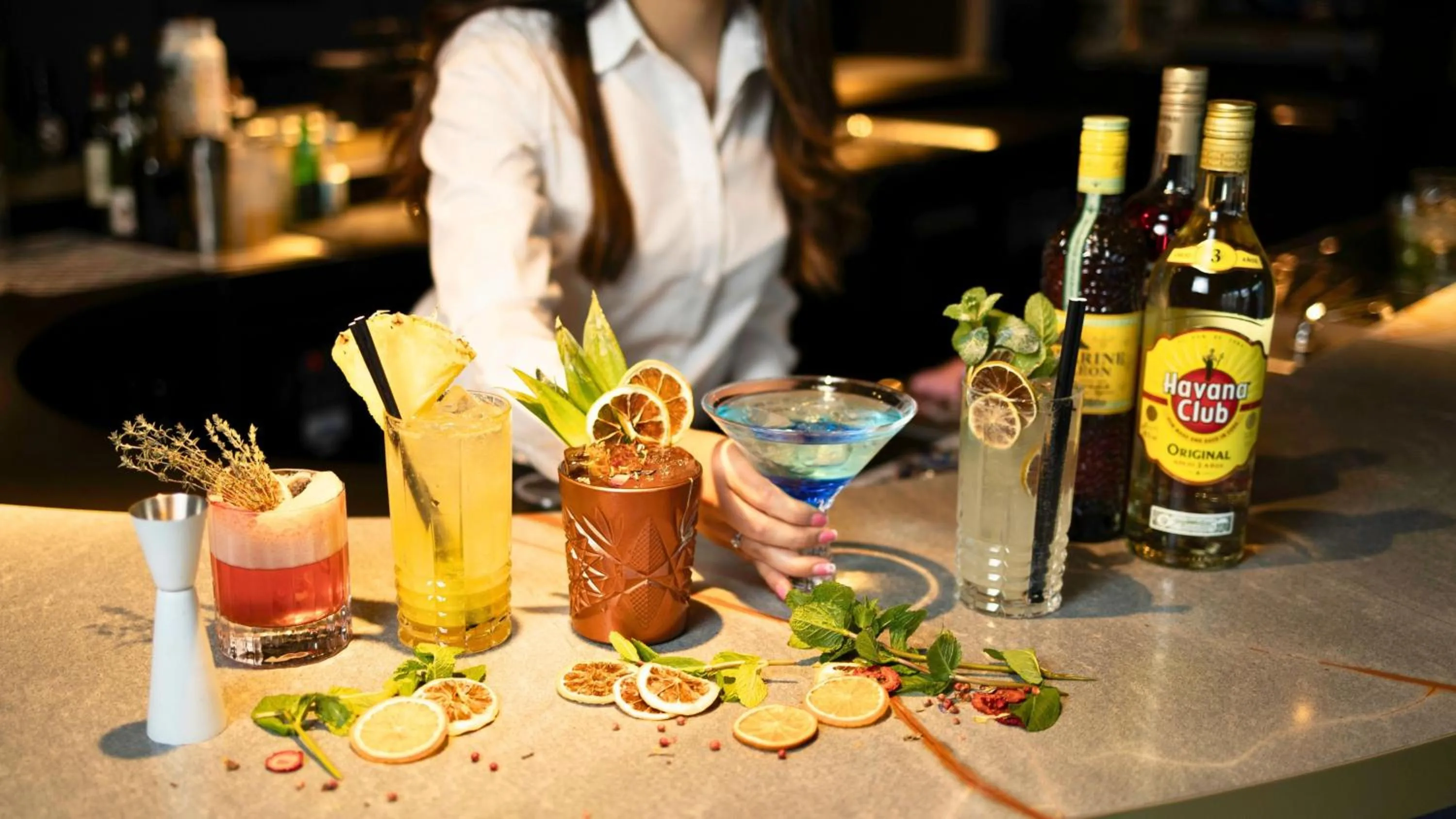 Lounge or bar in voco Brussels City North by IHG