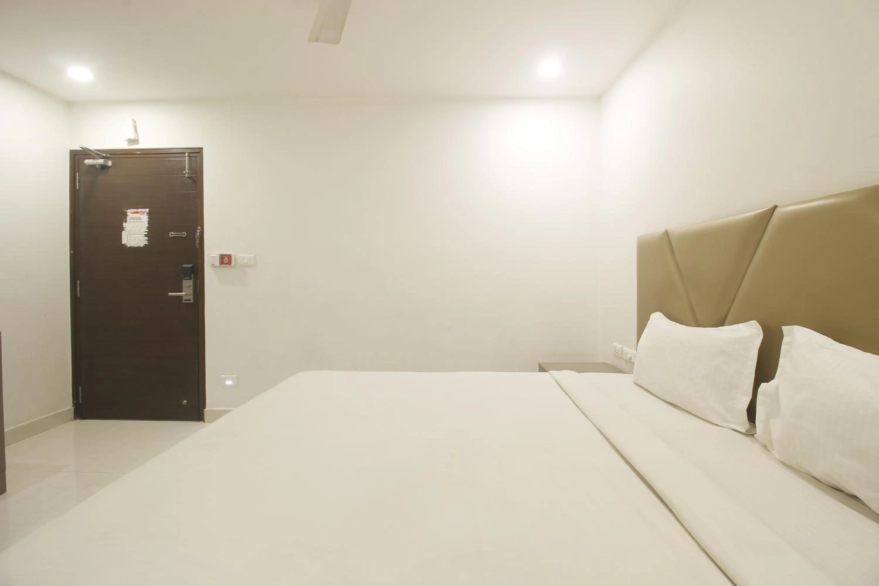 Bedroom, Bed in Hotel SSR GRAND