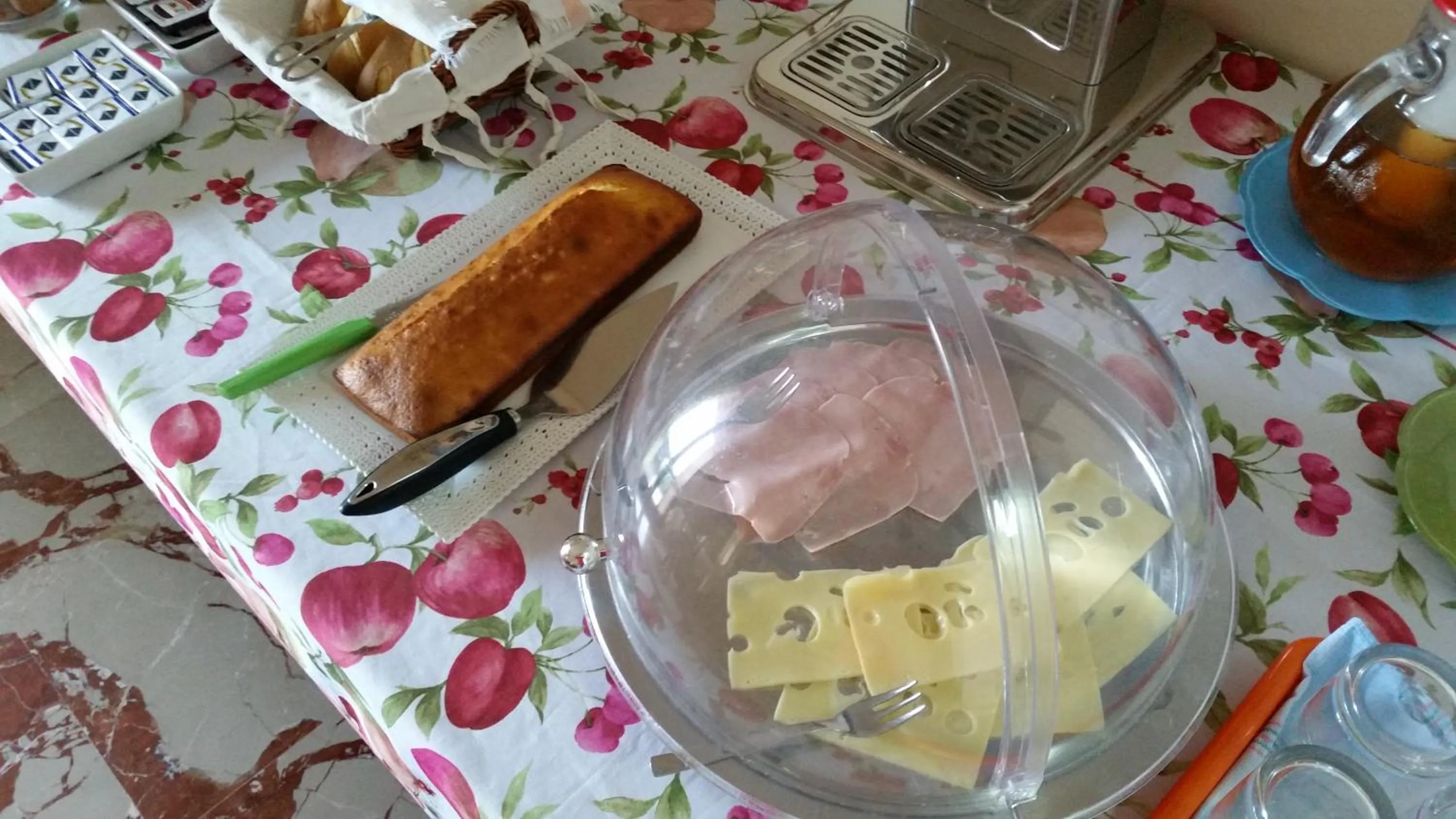 Continental breakfast in B&B L'Isola