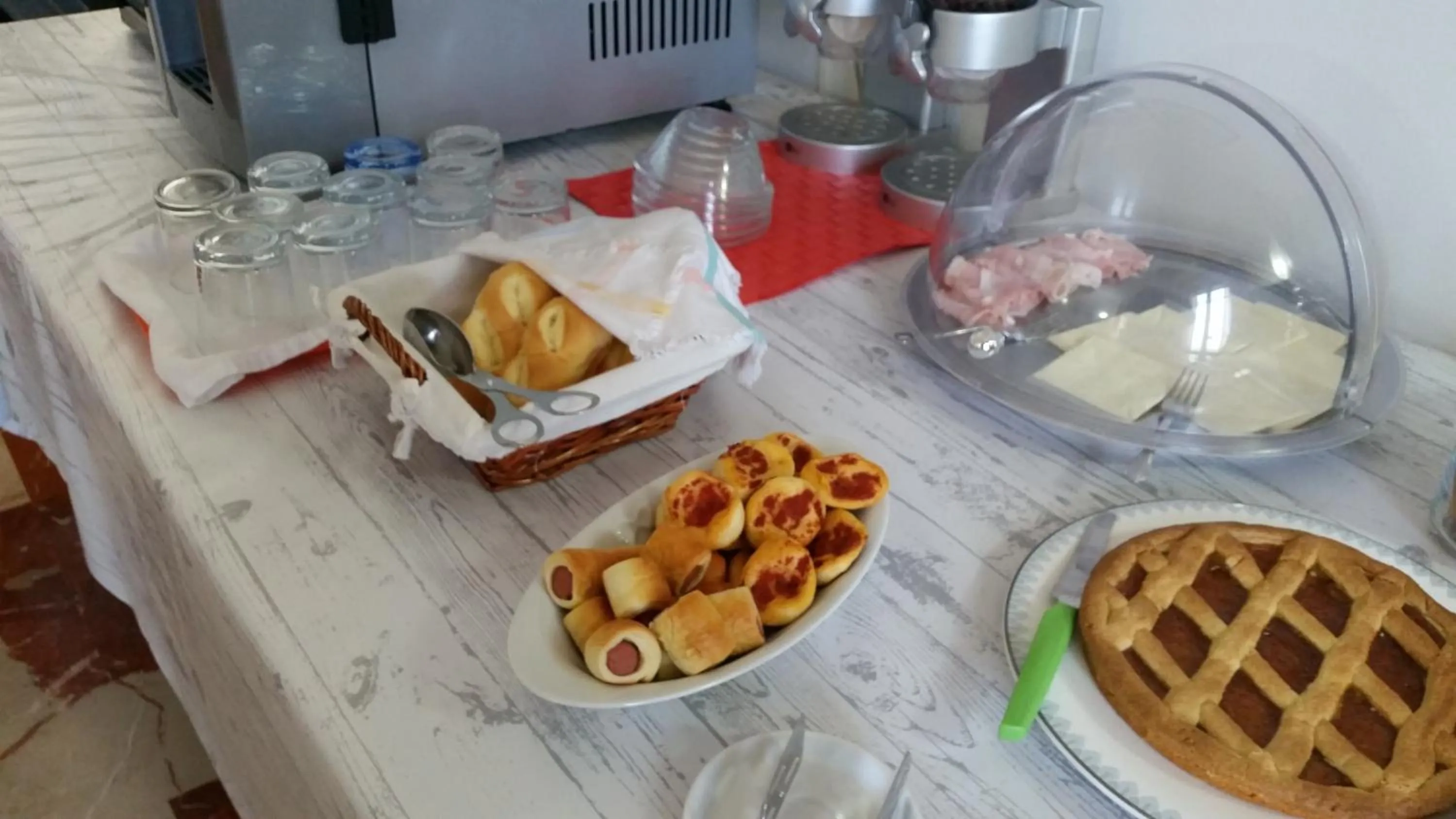 Continental breakfast in B&B L'Isola