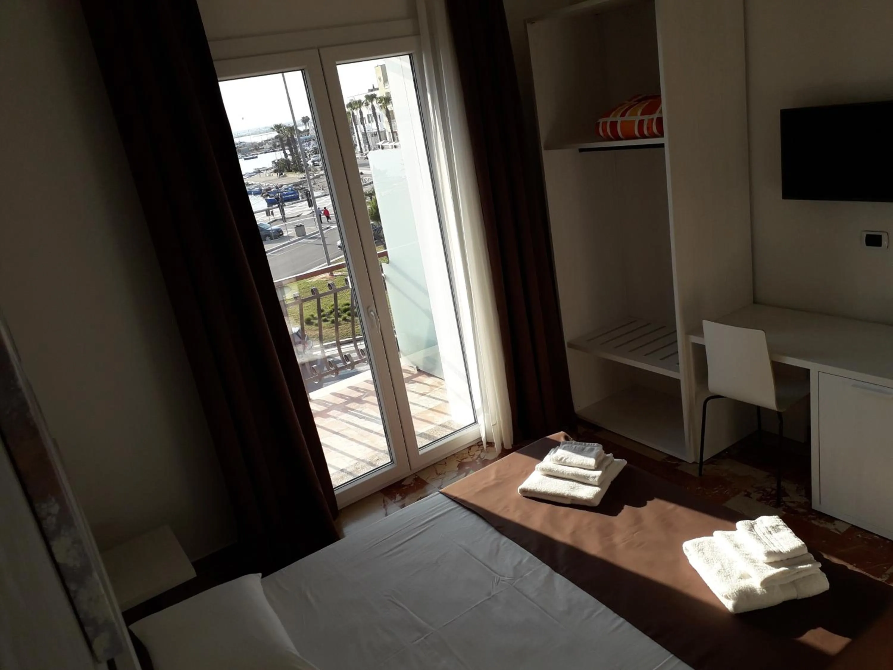 Photo of the whole room, Bed in B&B L'Isola