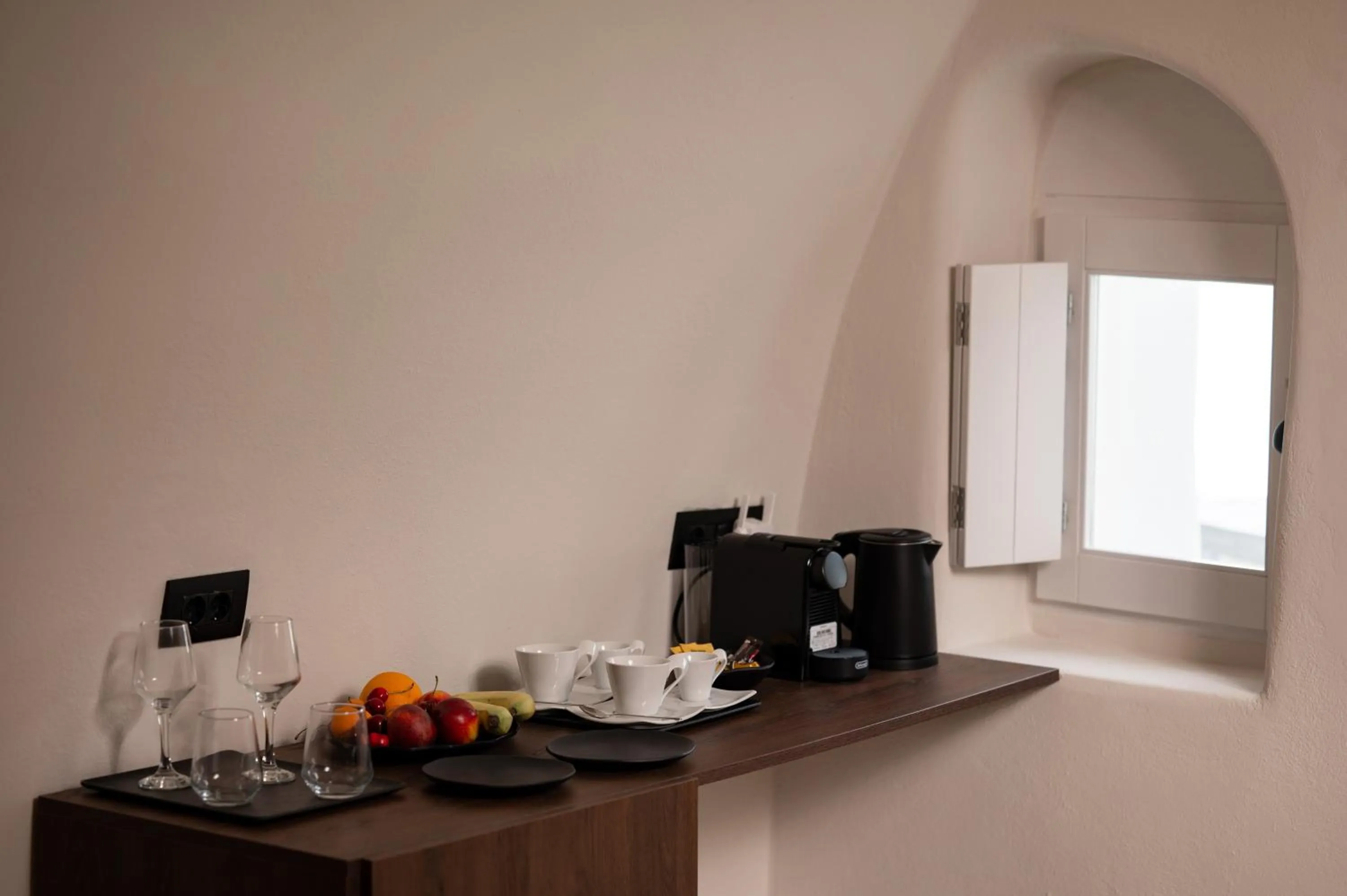 Coffee/tea facilities in Twenty One Suites