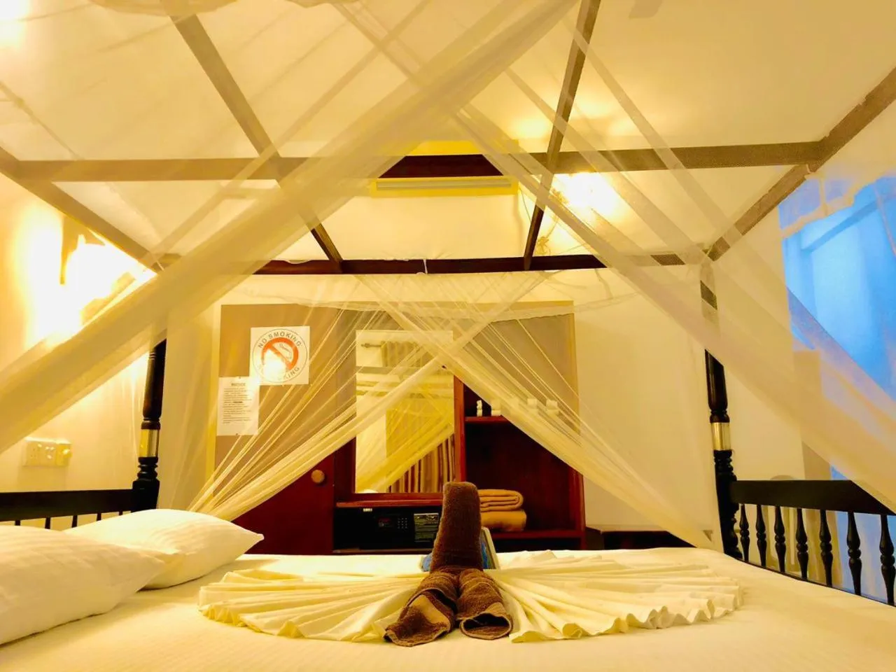 Bedroom, Bed in Mirissa Beach Inn