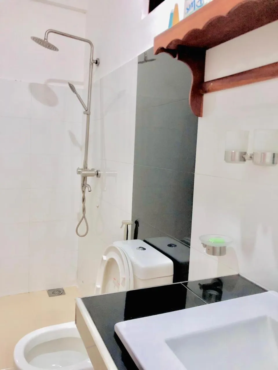 Shower in Mirissa Beach Inn