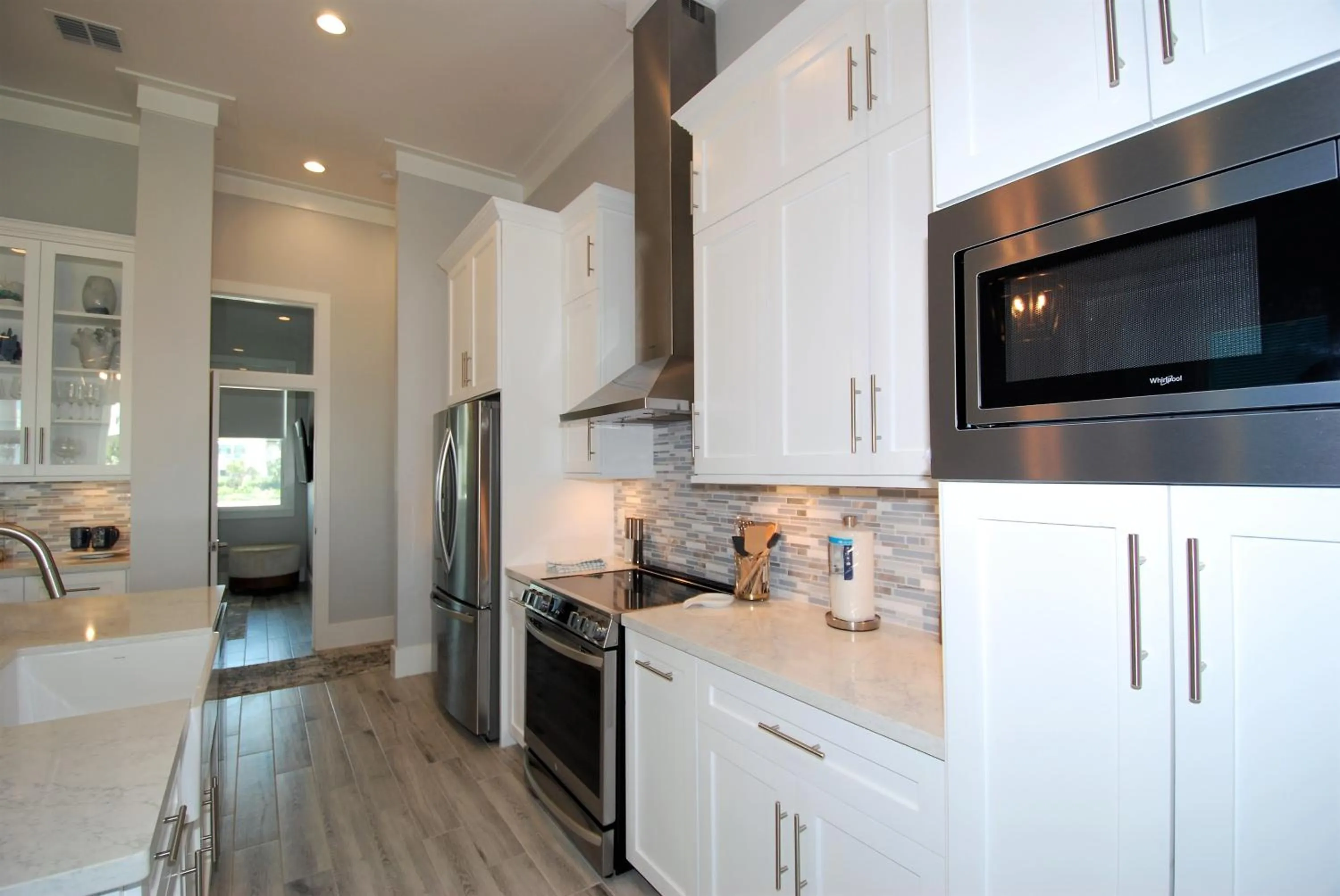 Kitchen or kitchenette in Seaglass Cottage - Private home at The Shores home