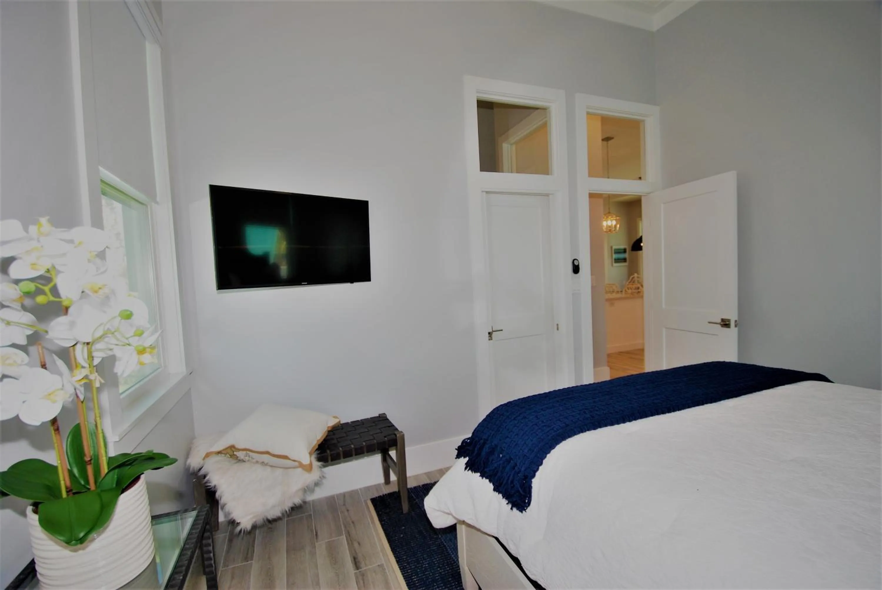 Bedroom, Bed in Seaglass Cottage - Private home at The Shores home