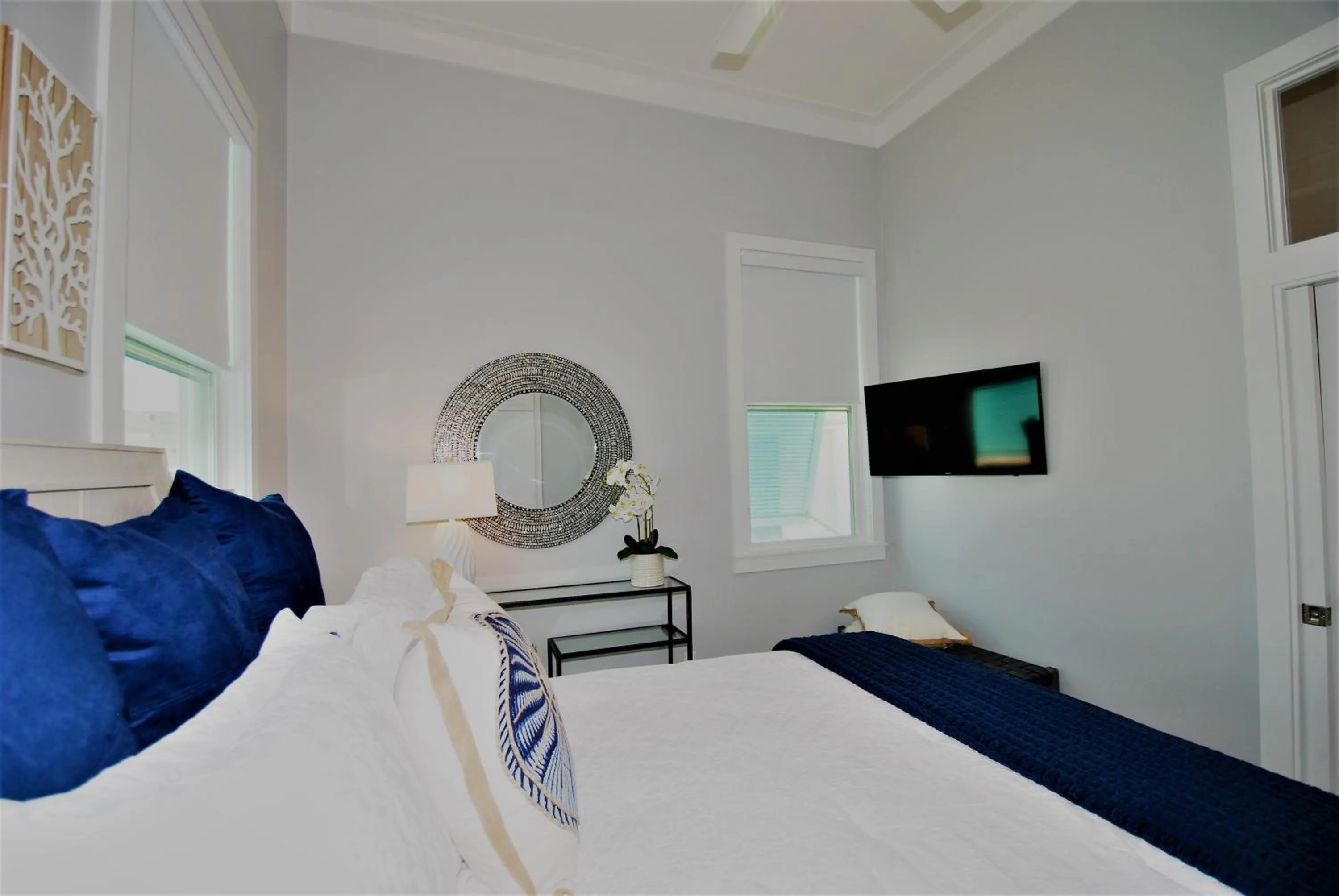 Bedroom, Bed in Seaglass Cottage - Private home at The Shores home