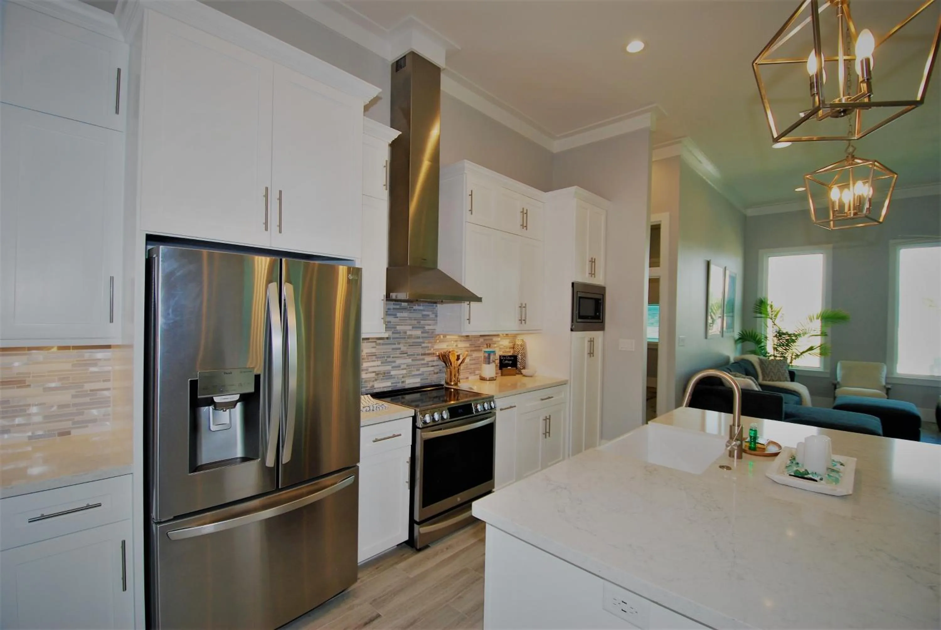 Kitchen or kitchenette in Seaglass Cottage - Private home at The Shores home